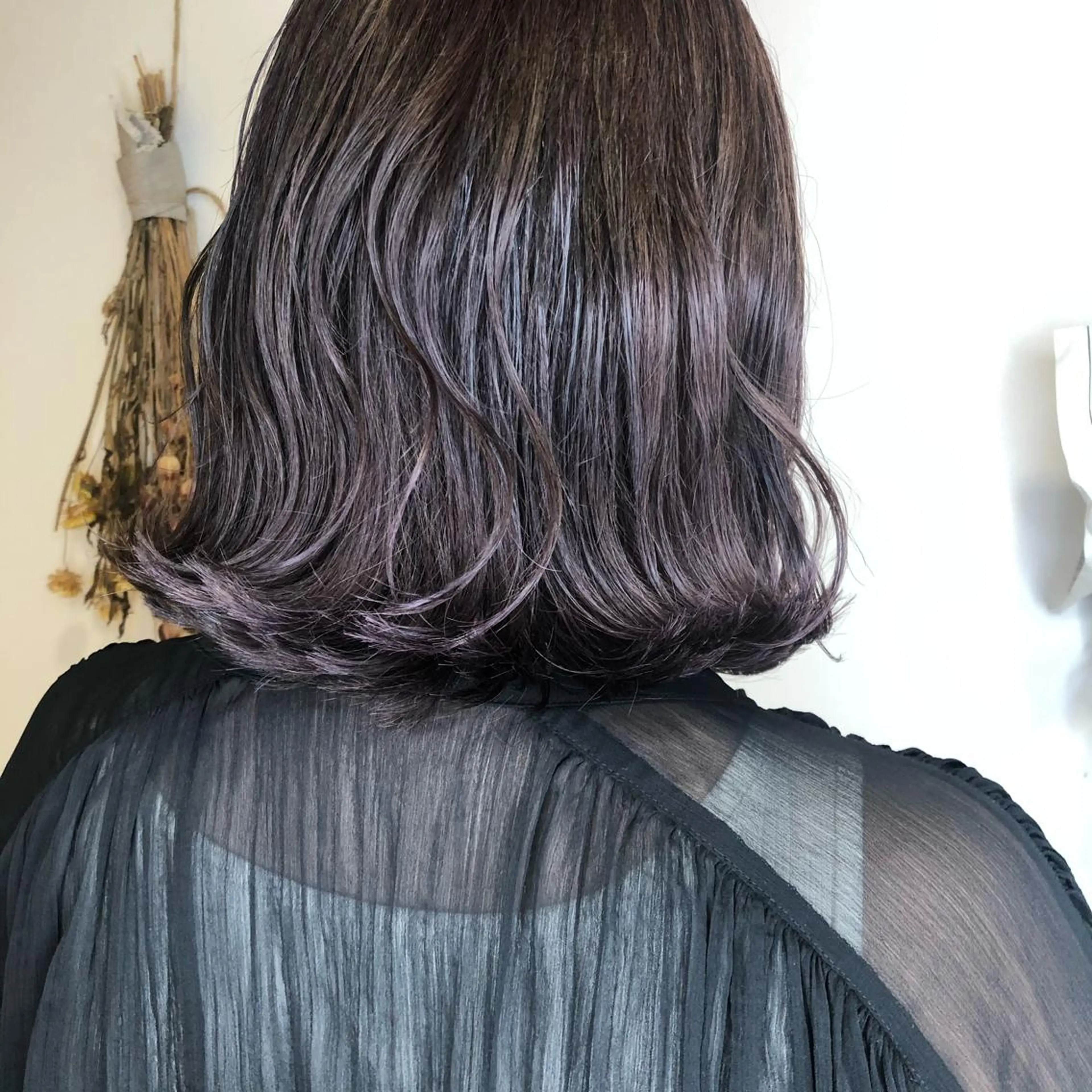 ミディアム パープルカラー ヘアカラー トリートメント 松佐 ゆかりのヘアスタイル