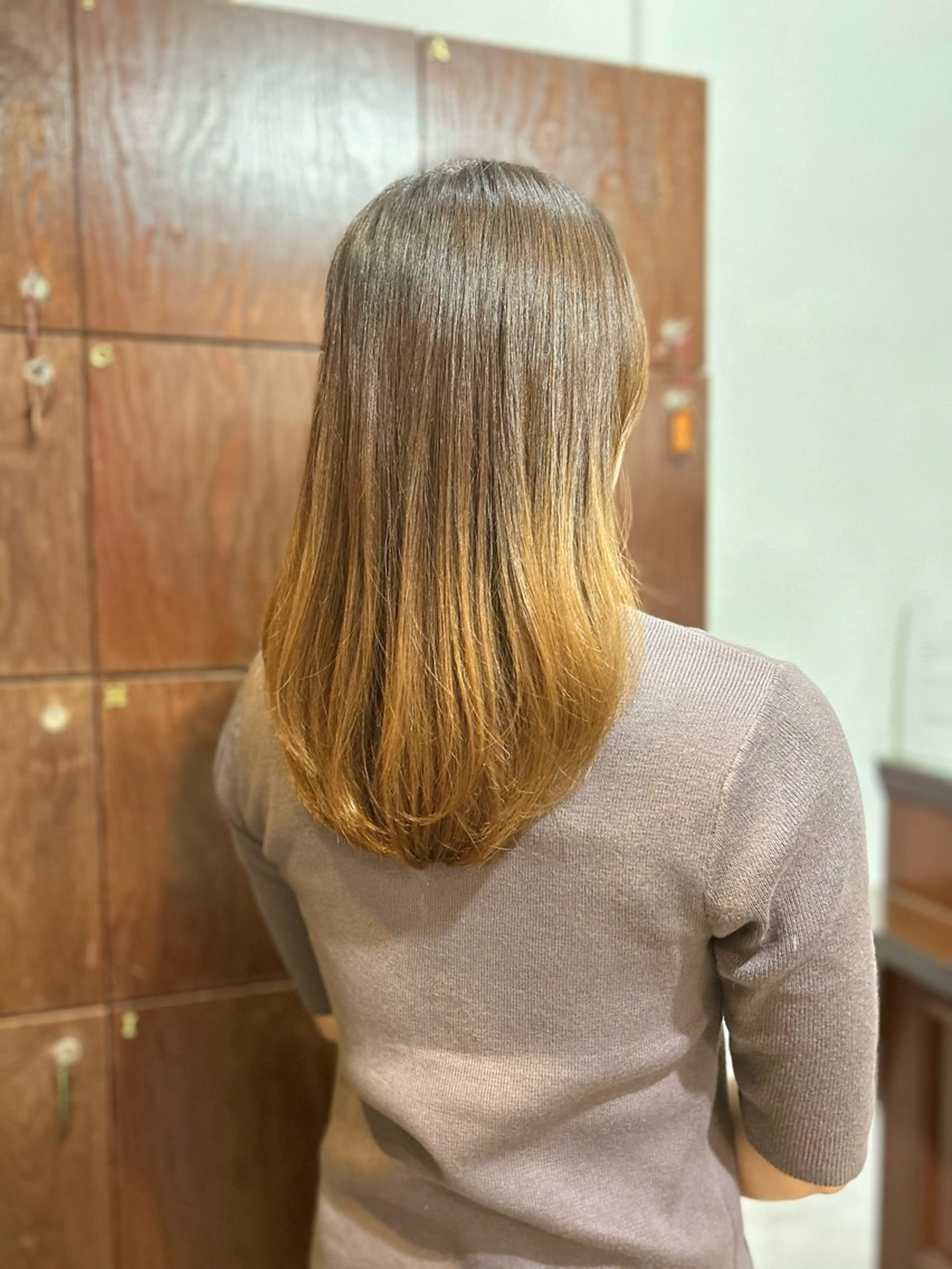 セミロング 顔まわりレイヤー 顔周りカット 天使の羽バング・フェザーバング 韓国風ヘア レイヤーカット 💜ひな💜縮毛矯正 /透明感/韓国ヘアのヘアスタイル