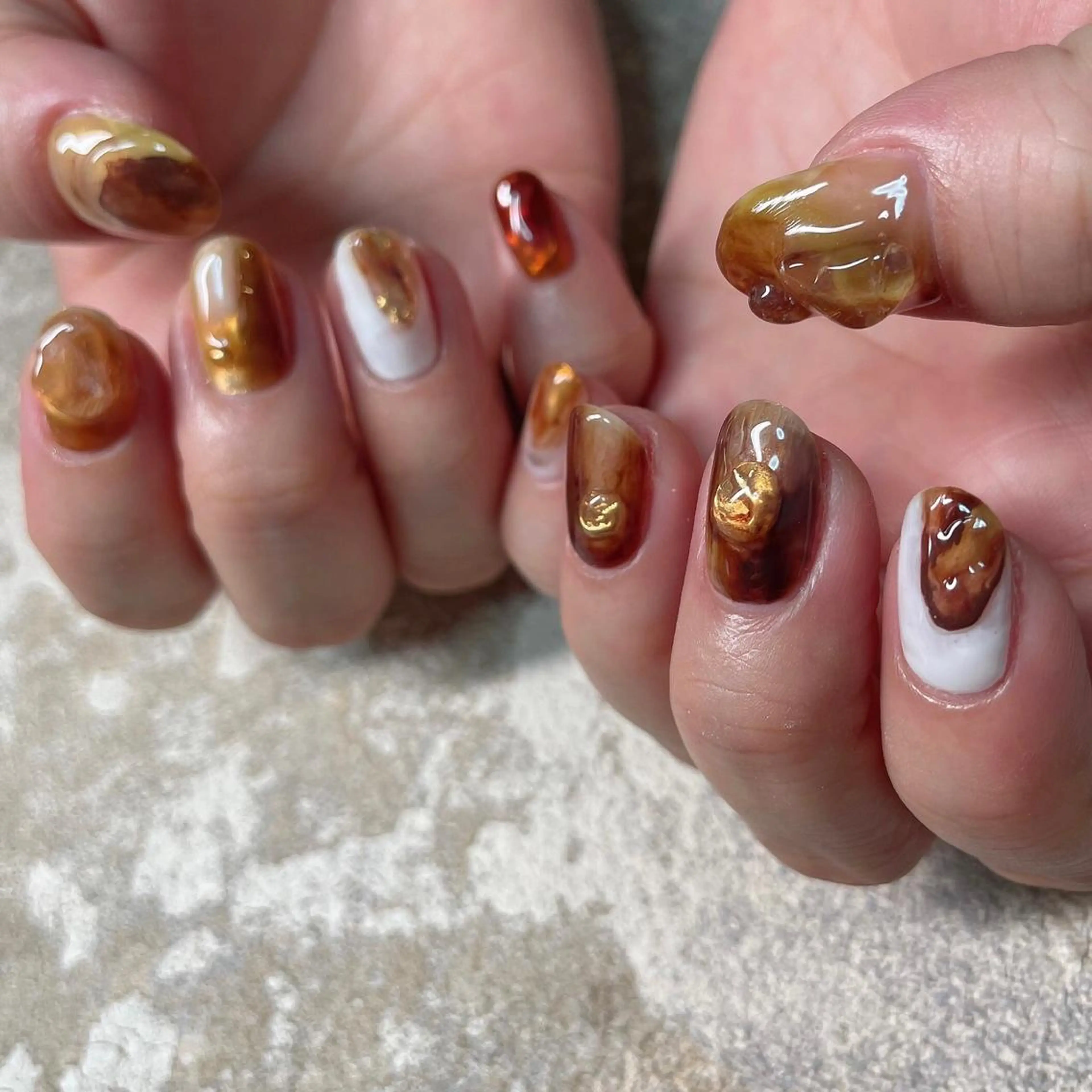 ネイル ブラウン 氷ネイル・うるうるネイル ハンドネイル lilbondir. chiharuのネイルデザイン