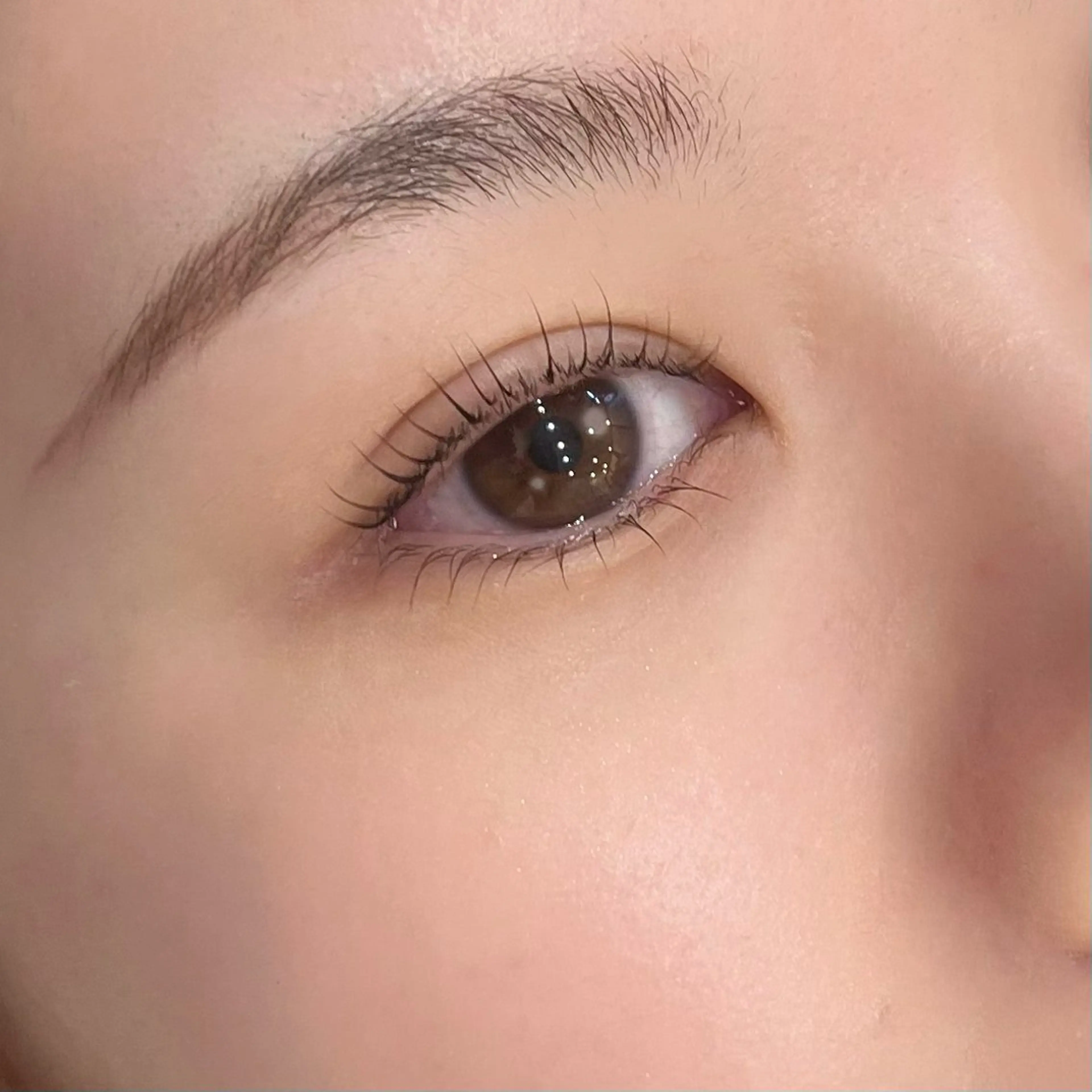 目がぱっちり見えて小顔効果あり！上下まつ毛パーマの写真