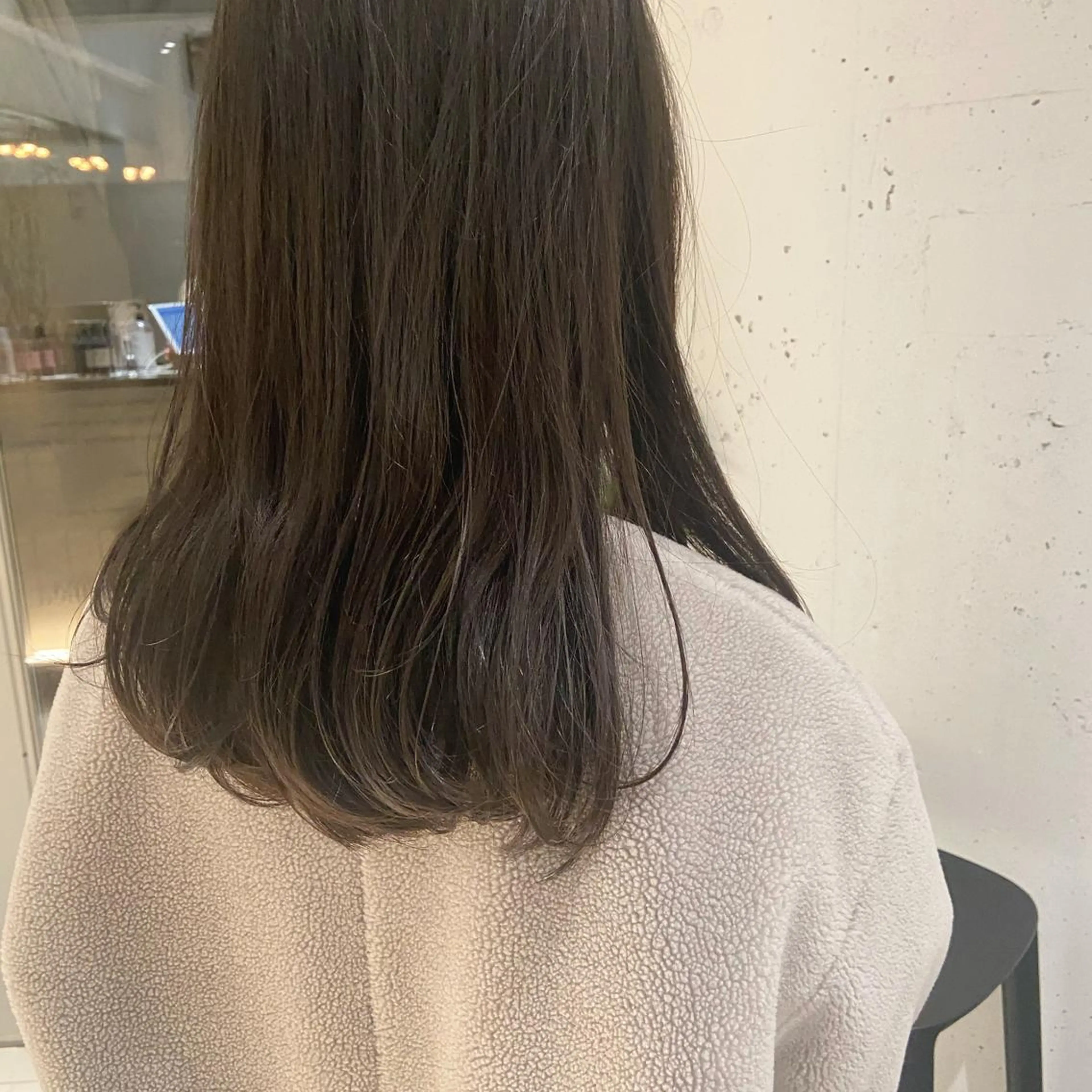 セミロング カラー 透明感カラー グレージュ ラベンダーカラー ラベンダーグレージュ ラベンダーグレー カジュアルを女っぽく 𝗮𝘆𝗮𝗰𝗼のヘアスタイル