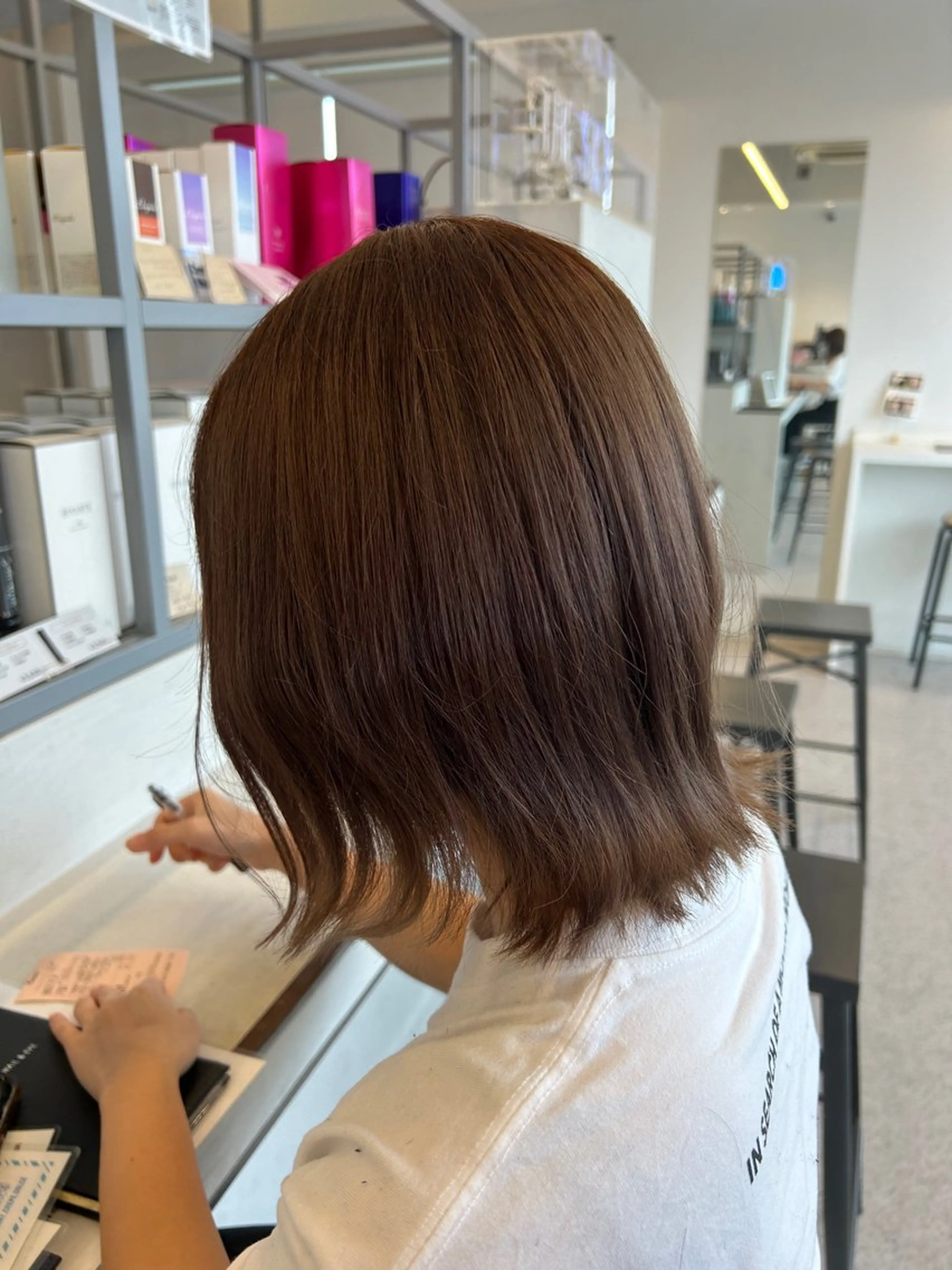 ショート カラー ベージュカラー ブリーチ ブリーチなしカラー ボブ 外ハネヘア カット ヘアカラー トリートメント 中 海斗のヘアスタイル