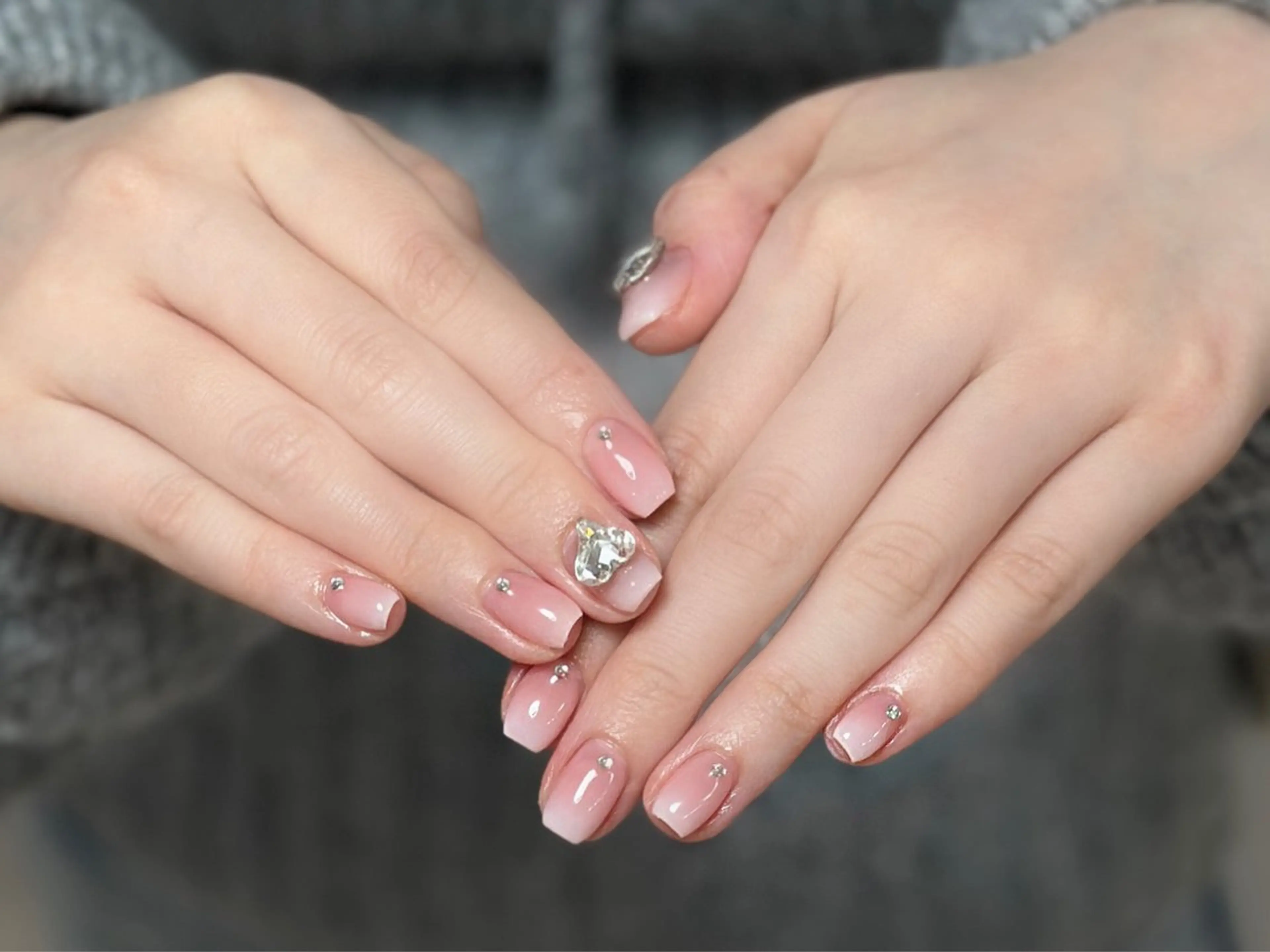 ネイル アートネイル オーロラネイル チークネイル フレンチネイル ガラスフレンチ 🎀YooLi Nail salonのネイルデザイン