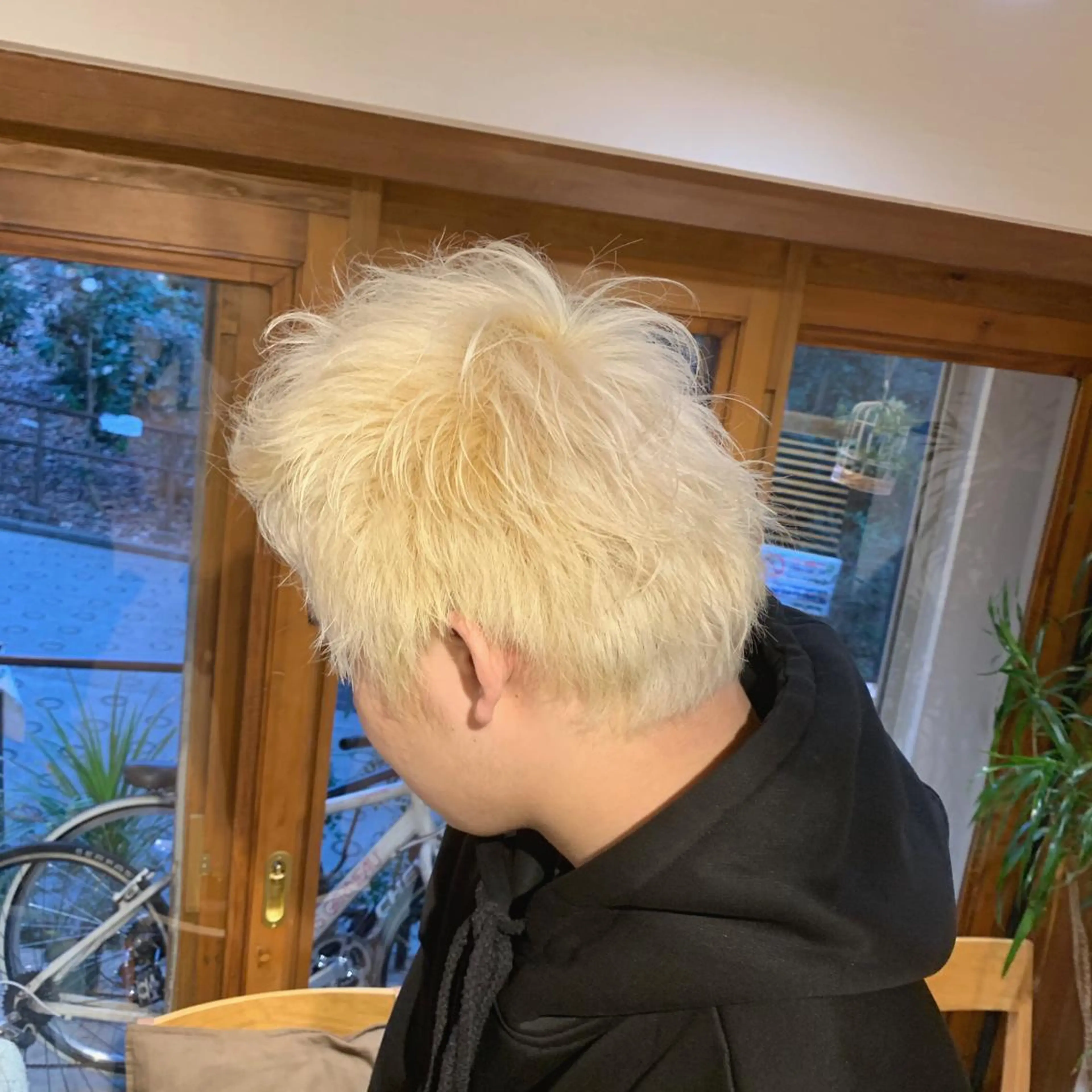 ショート カラー ブロンド ホワイトブロンド little 小濱彰太のヘアスタイル