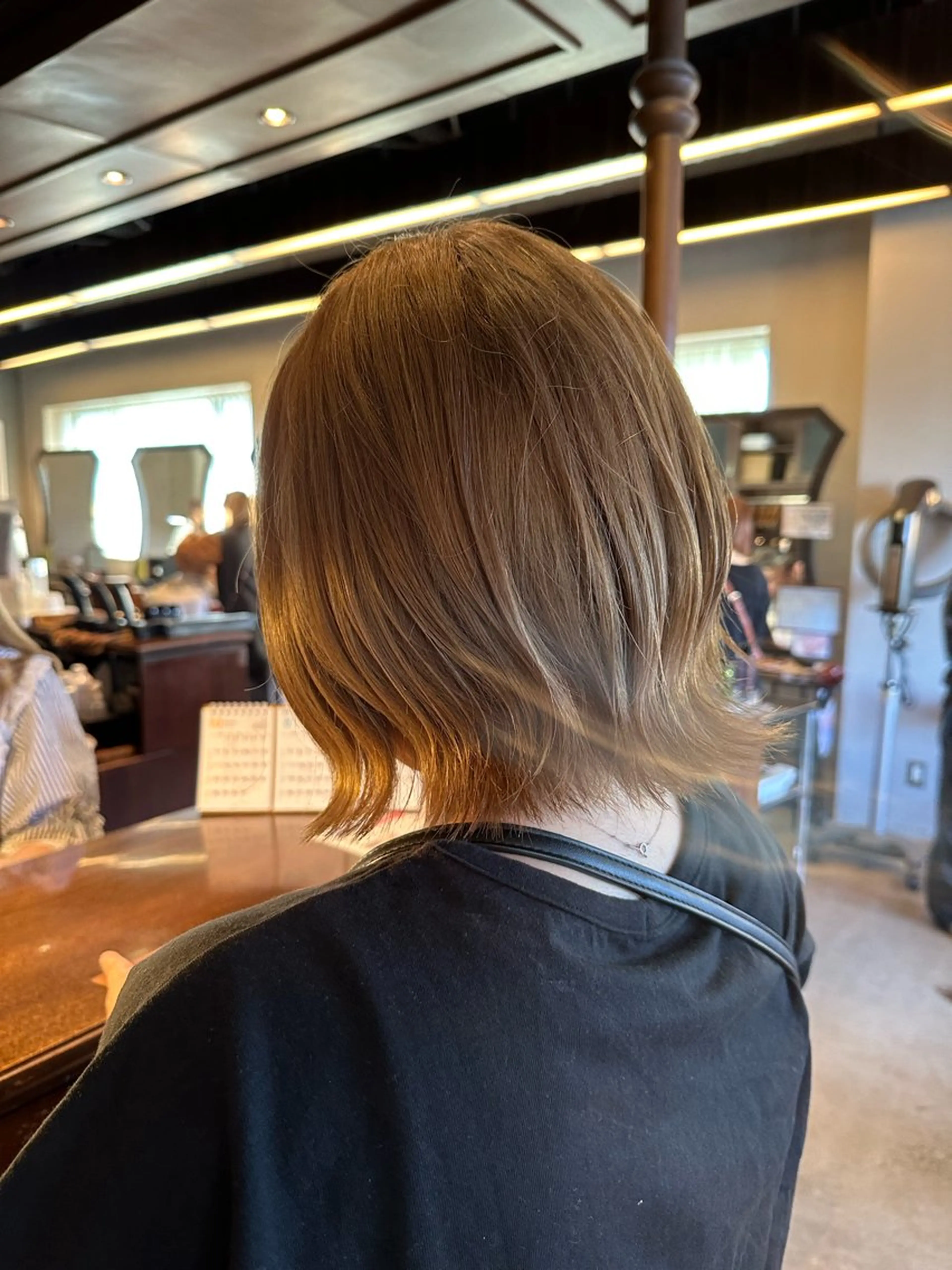 ショート カラー ベージュカラー ブリーチ ミルクティーベージュ 相澤 茉澄のマツエク・マツパデザイン