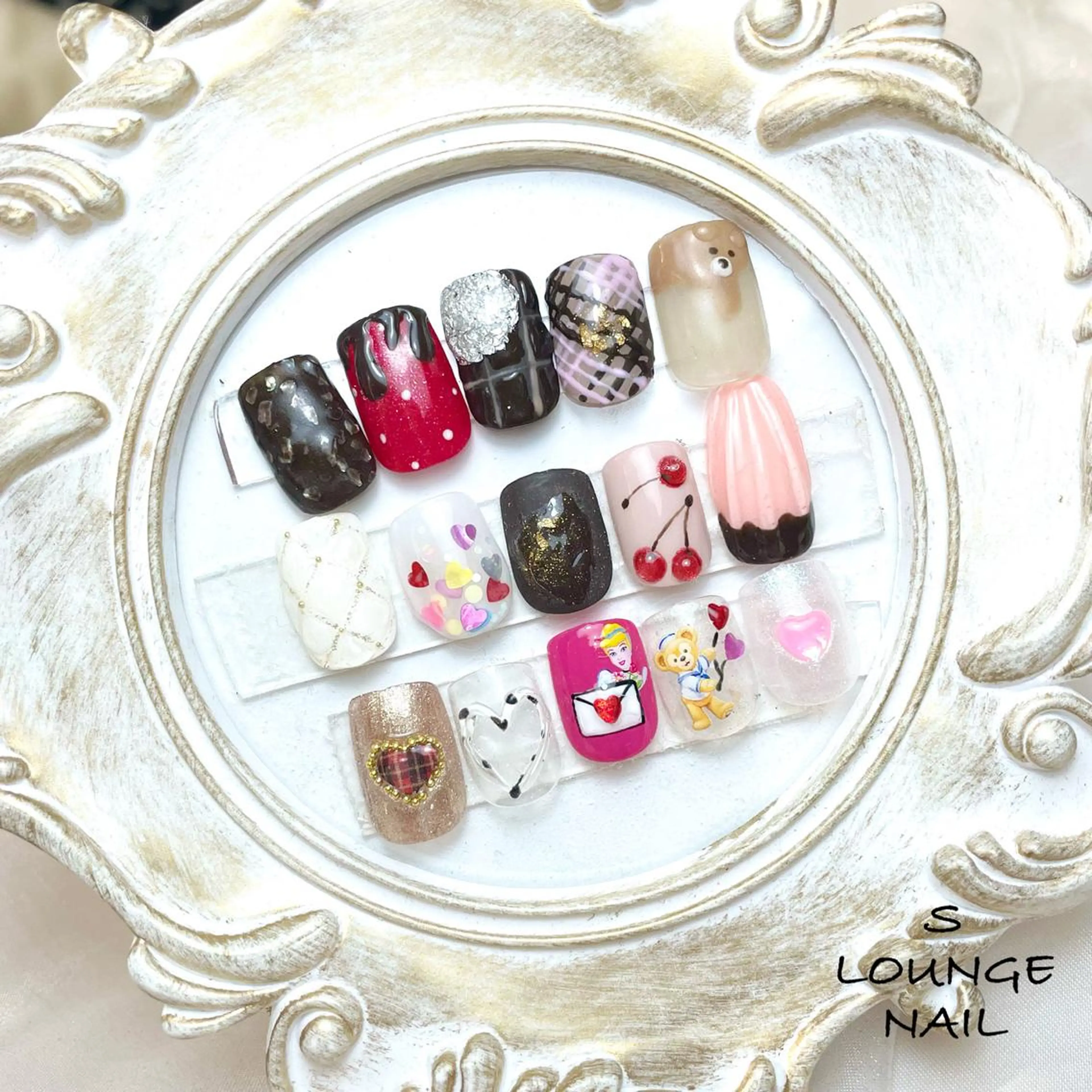 ネイル バレンタイン ホワイト ハンドネイル フットネイル S LOUNGE NAIL所属・パーツたくさん🍓 SUMIのネイルデザイン