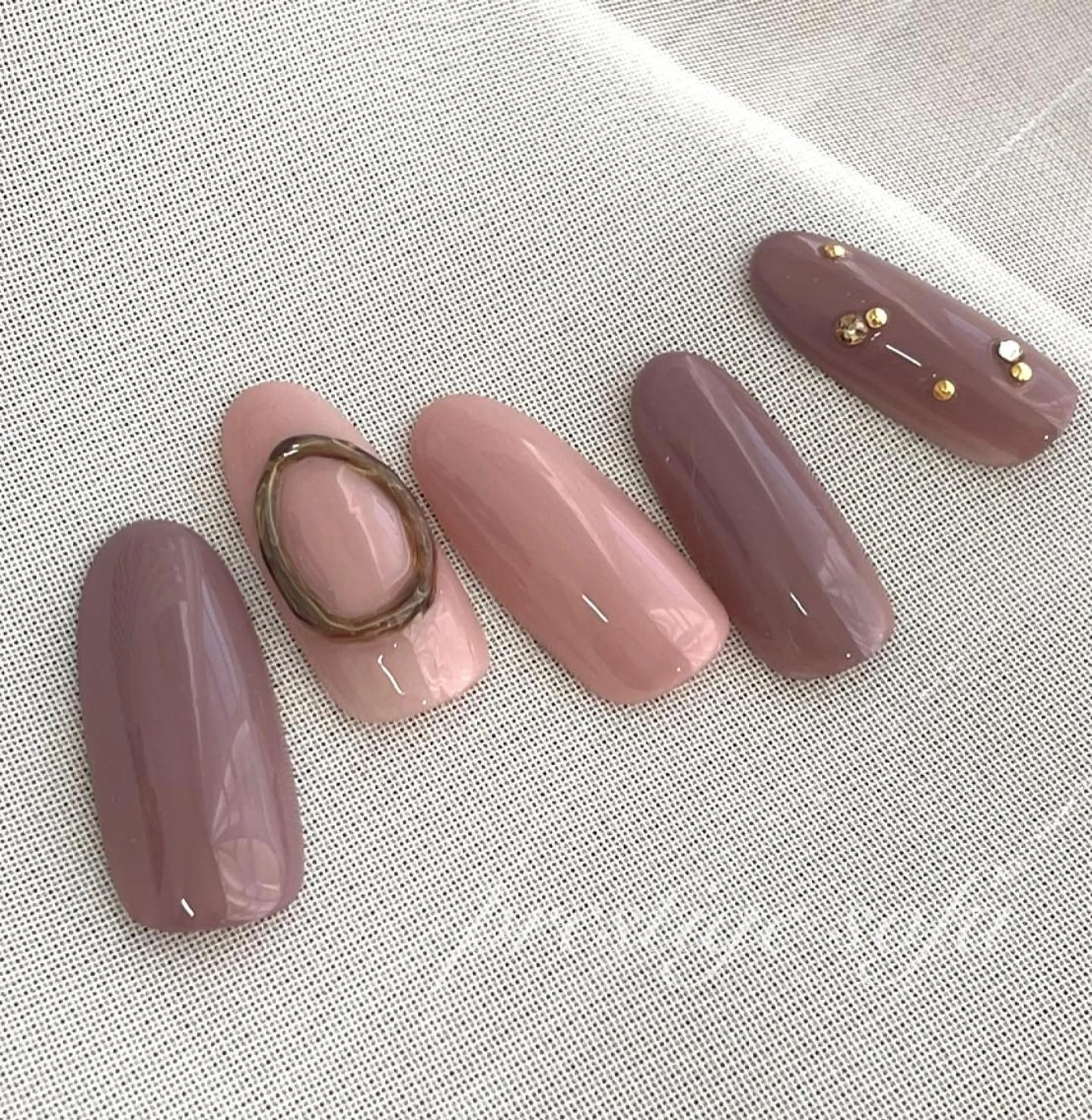 ネイル マツエク・マツパ まつげパーマ ボリュームラッシュ ジェルネイル ニュアンスネイル パラジェル ハンドネイル 髙橋 敦子のネイルデザイン