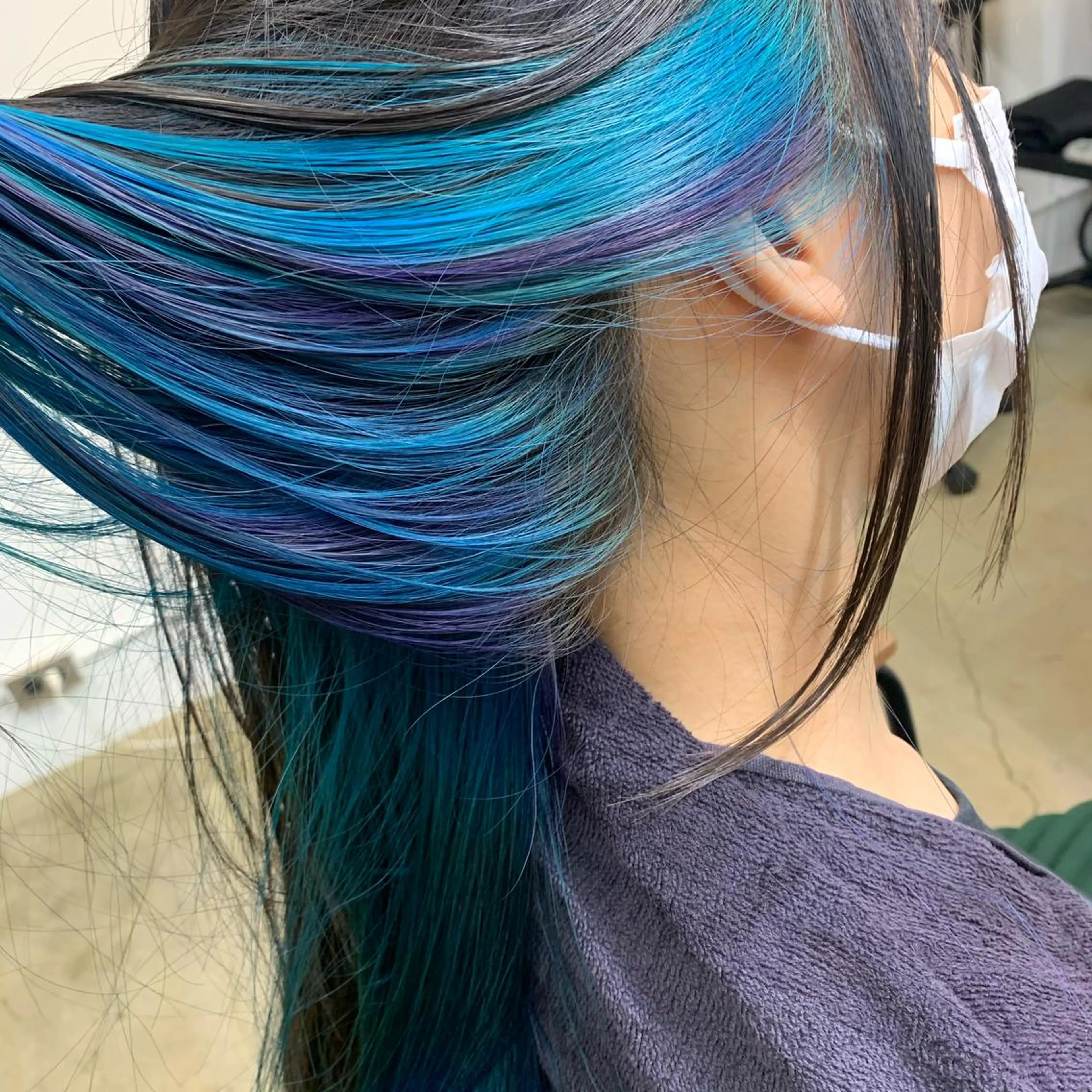 ミディアム カラー イヤリングカラー トップ スタイリストのヘアスタイル