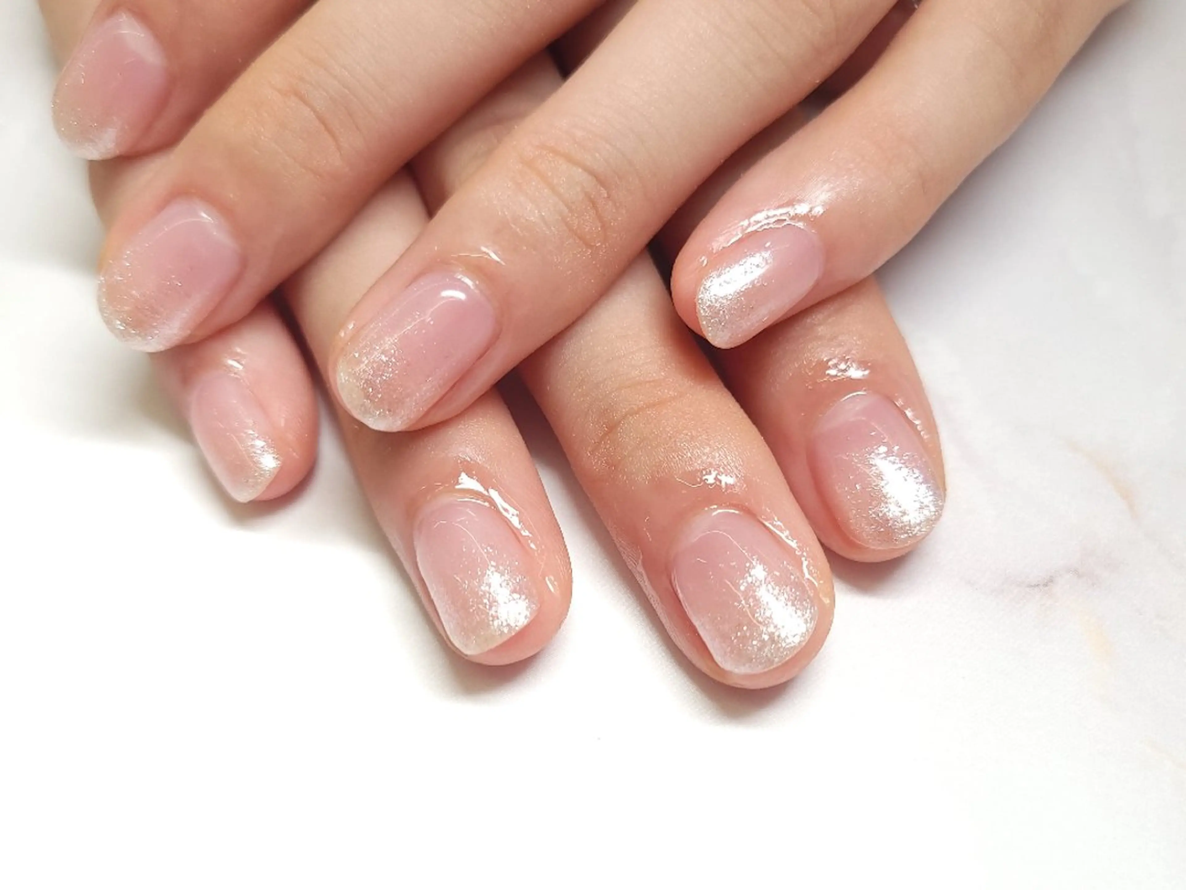 ネイル ジェルネイル グラデーション ラメ(グリッター) ラメグラデーション パラジェル WHITELY みどりのネイルデザイン