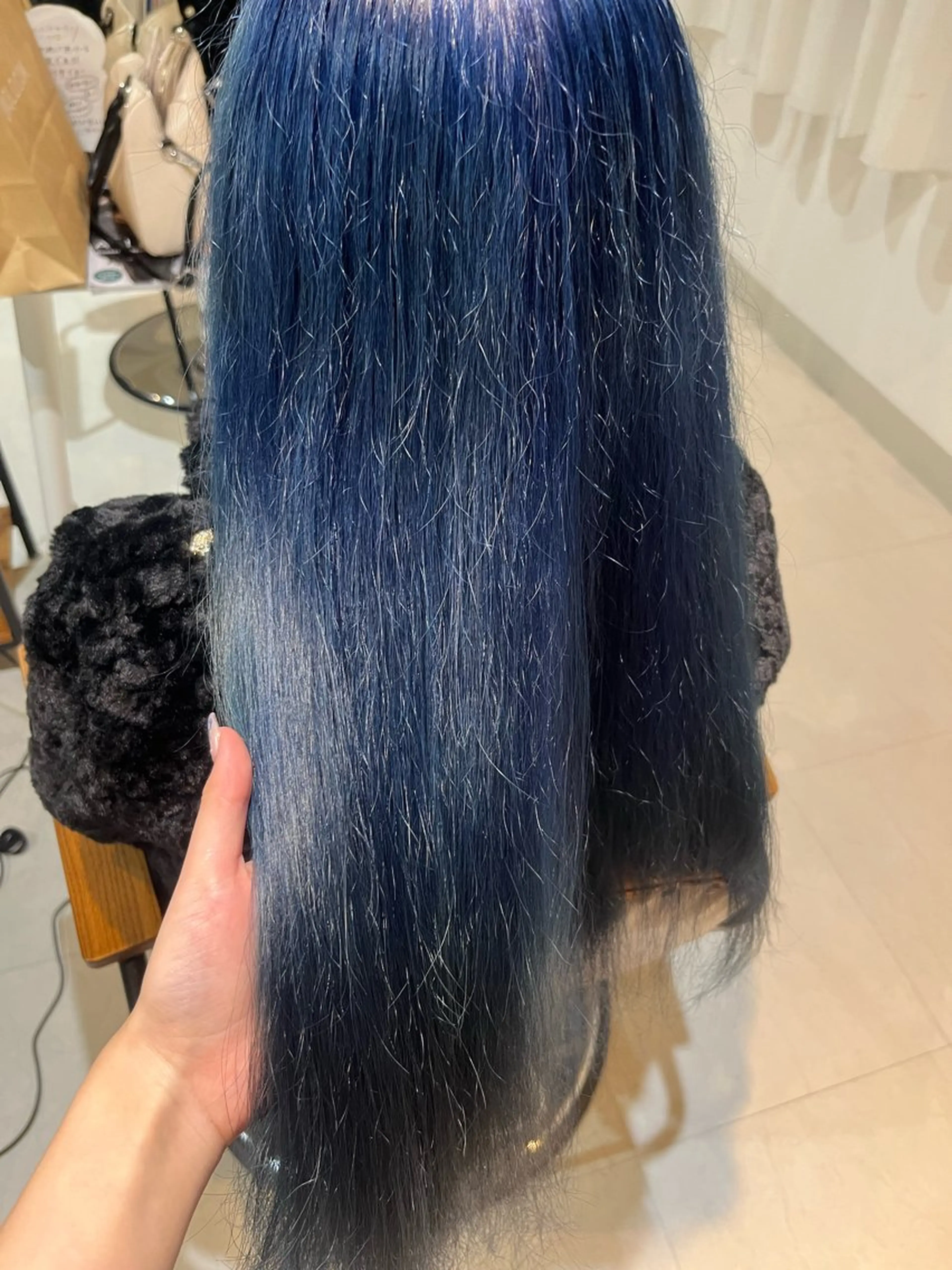 ロング カラー ブリーチ annuy aoiのヘアスタイル