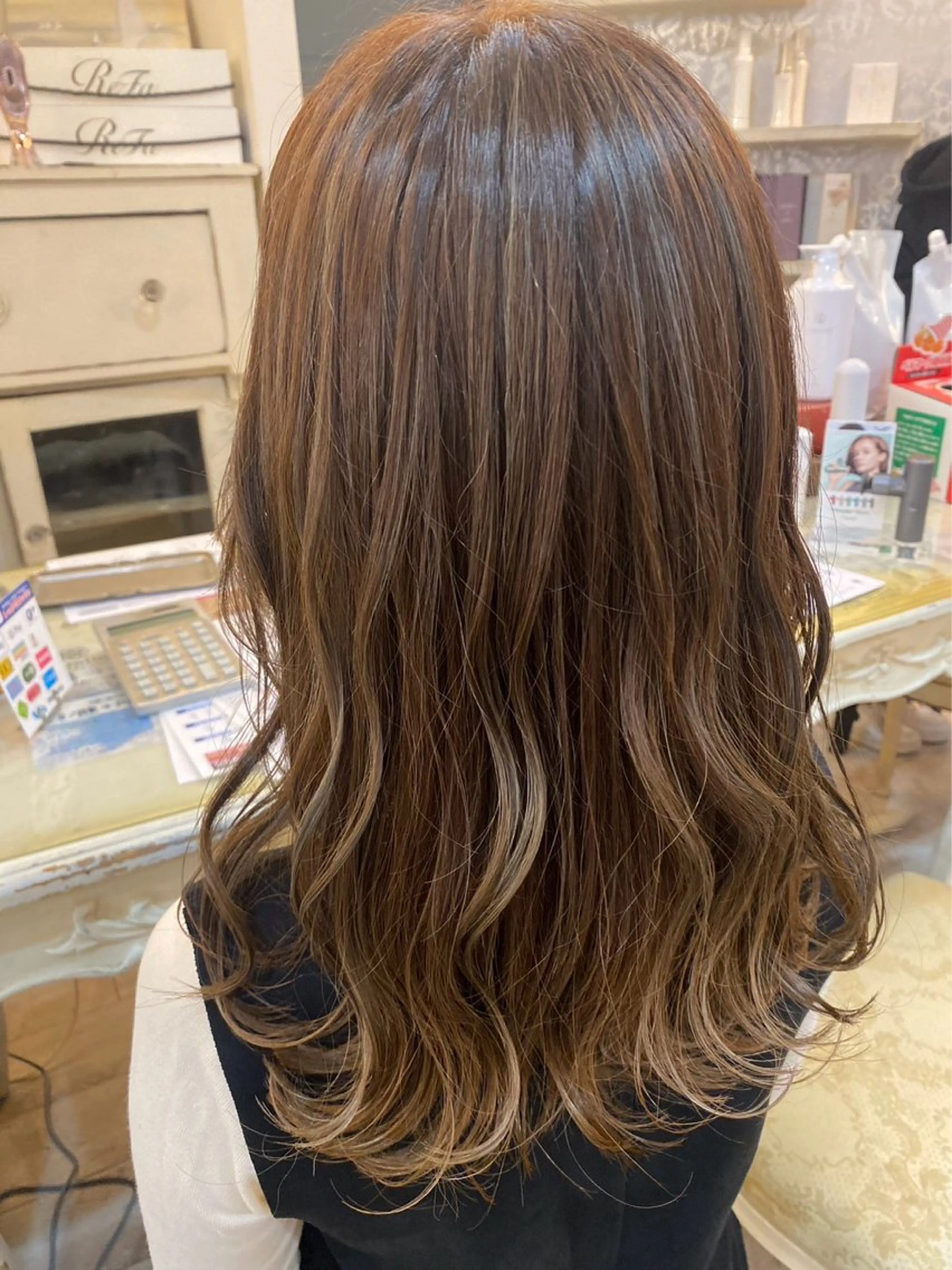 ロング カラー ベージュカラー ハイライトカラー ハイライト 杉山 七海のヘアスタイル