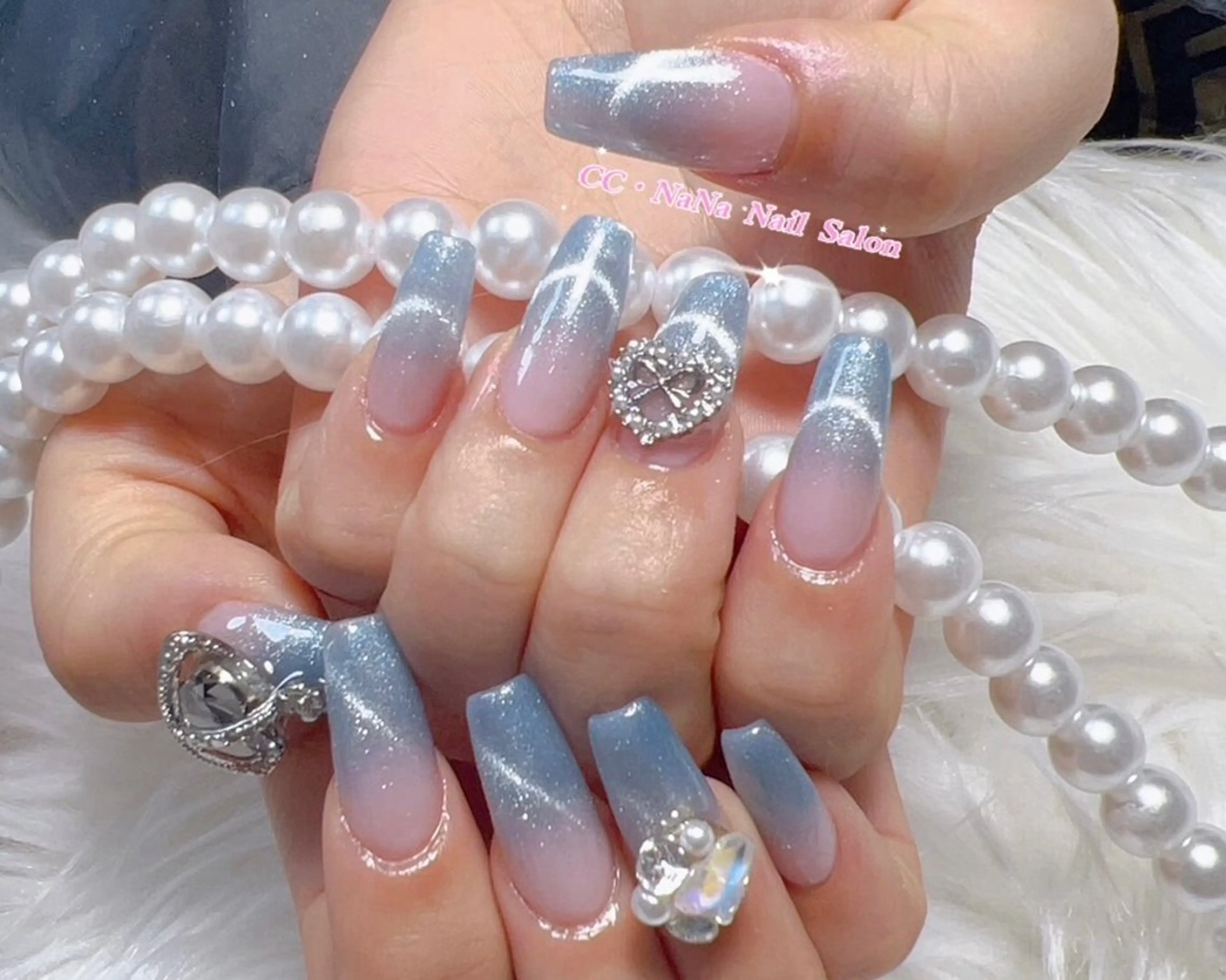 ネイル チークネイル フラッシュネイル ハート キラキラネイル 韓国ネイル ハンドネイル CC  NaNa ワンホンネイル🌙Nのネイルデザイン