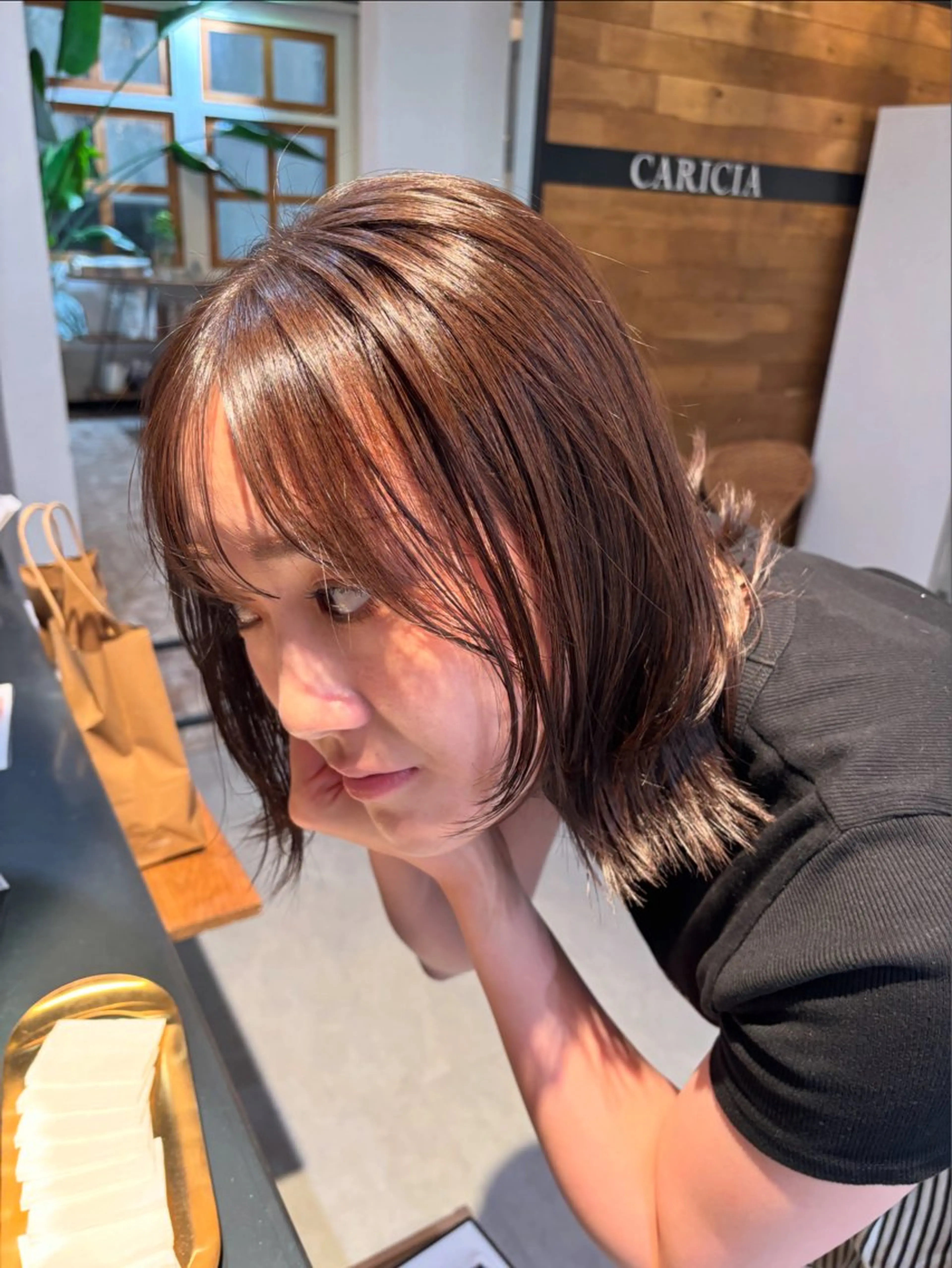 ミディアム カラー 高梨 菜々のヘアスタイル