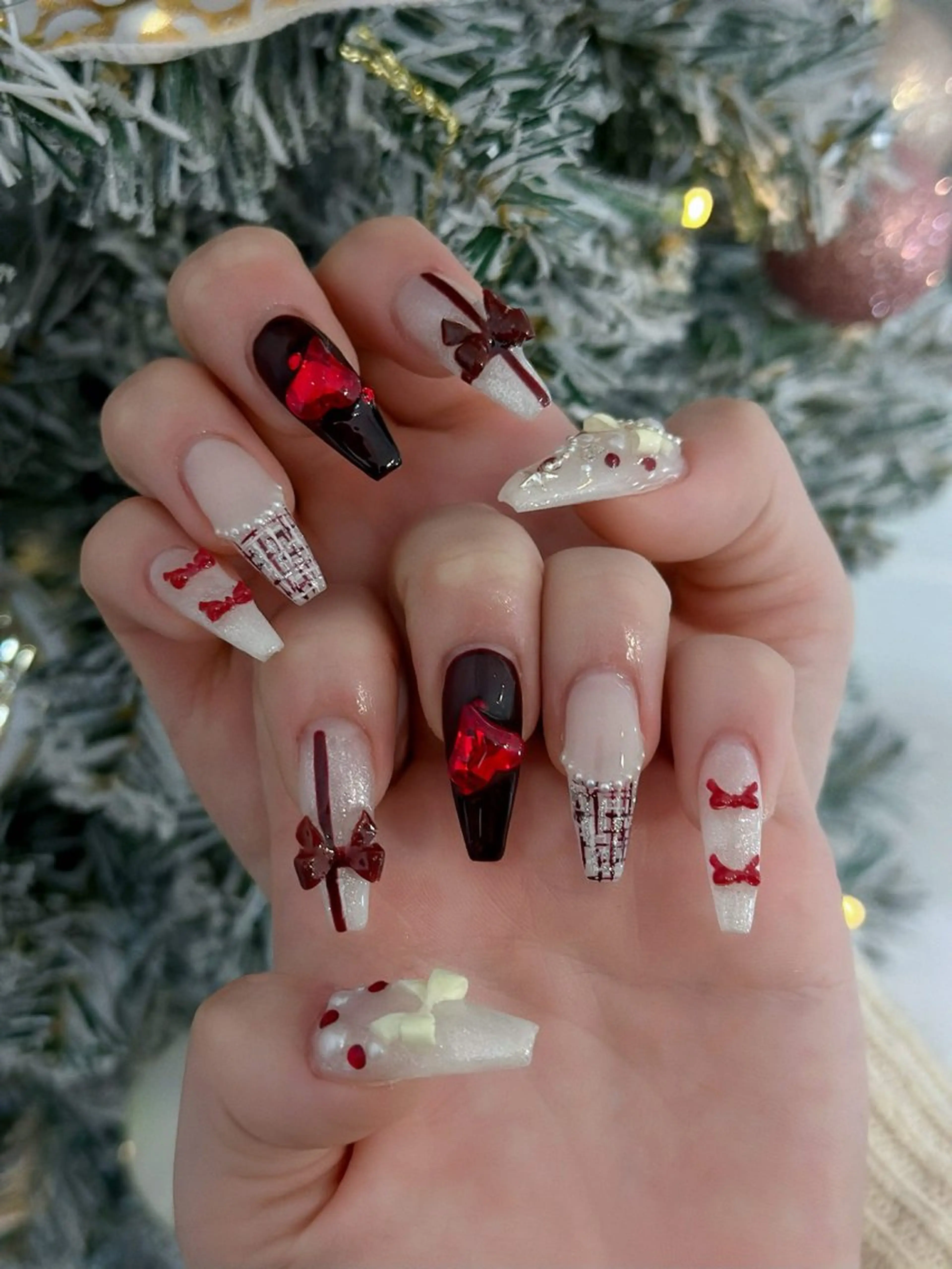 ネイル オーロラネイル ボルドー ブラウン 氷ネイル・うるうるネイル キラキラネイル ハンドネイル Julli NailStudioのネイルデザイン