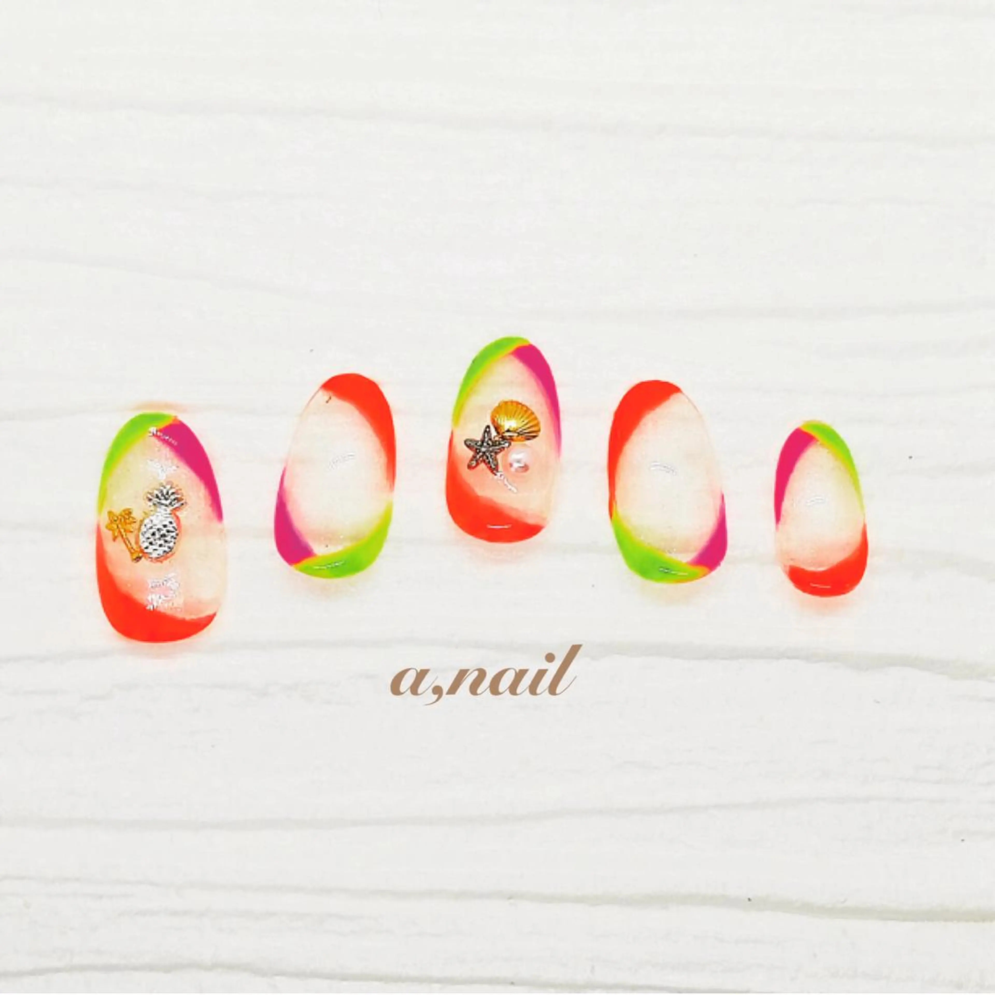 ネイル フットネイル ジェルネイル グラデーション ラメ(グリッター) ラメグラデーション ハンドネイル ネイルサロン エーネイルのネイルデザイン