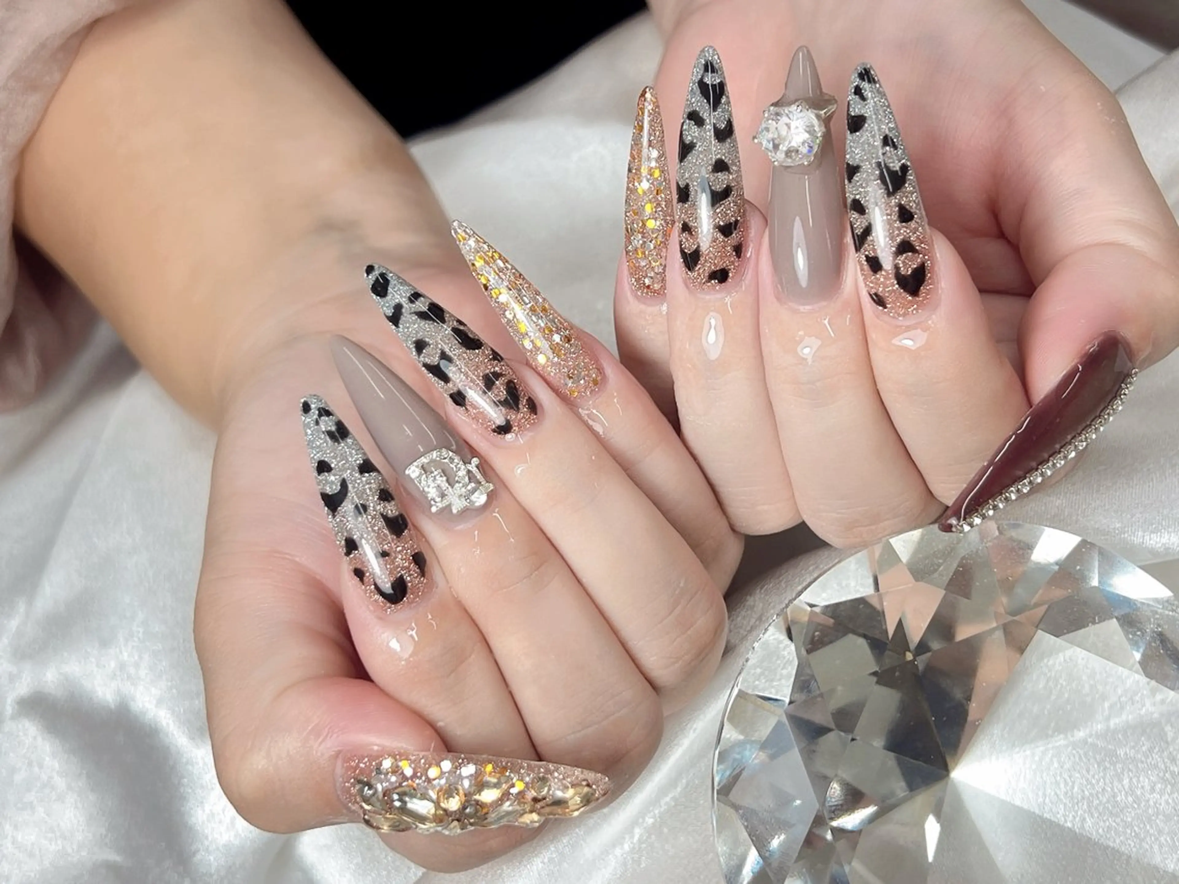 ネイル フラッシュネイル ストーンネイル ハンドネイル bijou nails　蓮のネイルデザイン