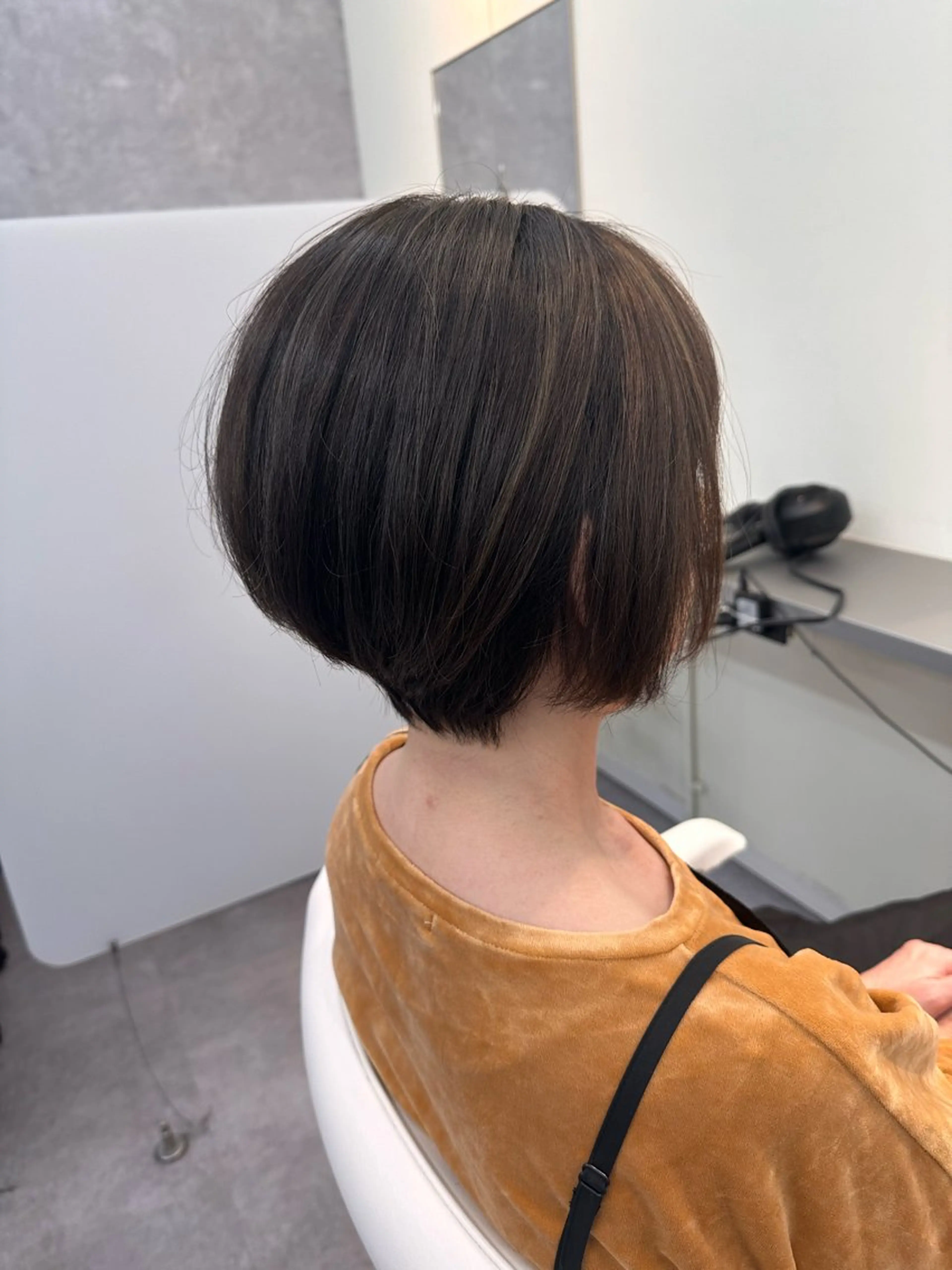 ショート 丸みショート ハイライト ショートヘア レイヤー/顔まわり/ 南草津/ゴトウのヘアスタイル