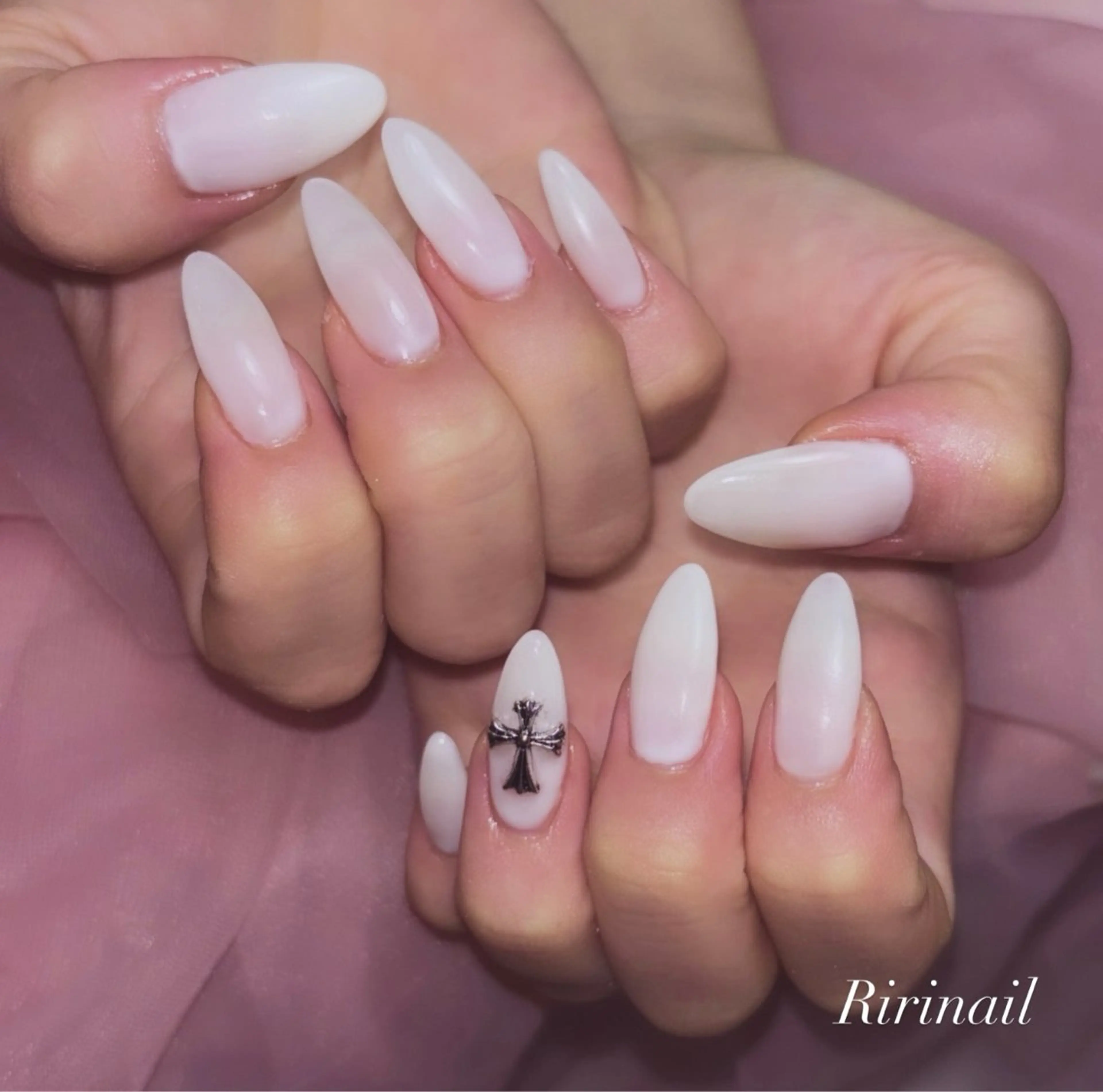 ネイル 𝐁𝐞𝐥𝐥 𝐦𝐞のネイルデザイン