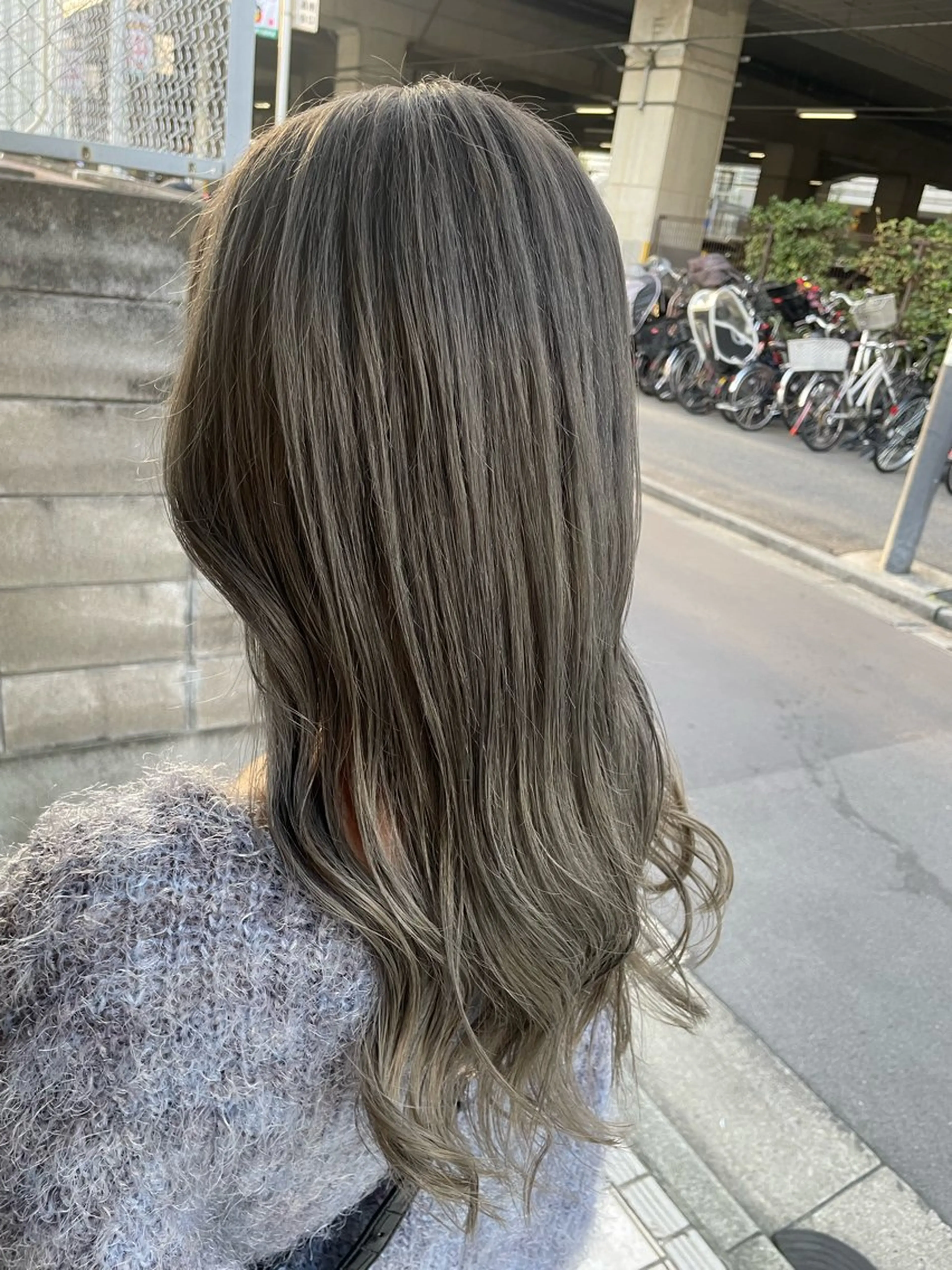 ロング カラー ベージュカラー ブリーチ 透明感カラー イルミナカラー オリーブベージュ カット ヘアカラー こすげひろと カラー講師のヘアスタイル