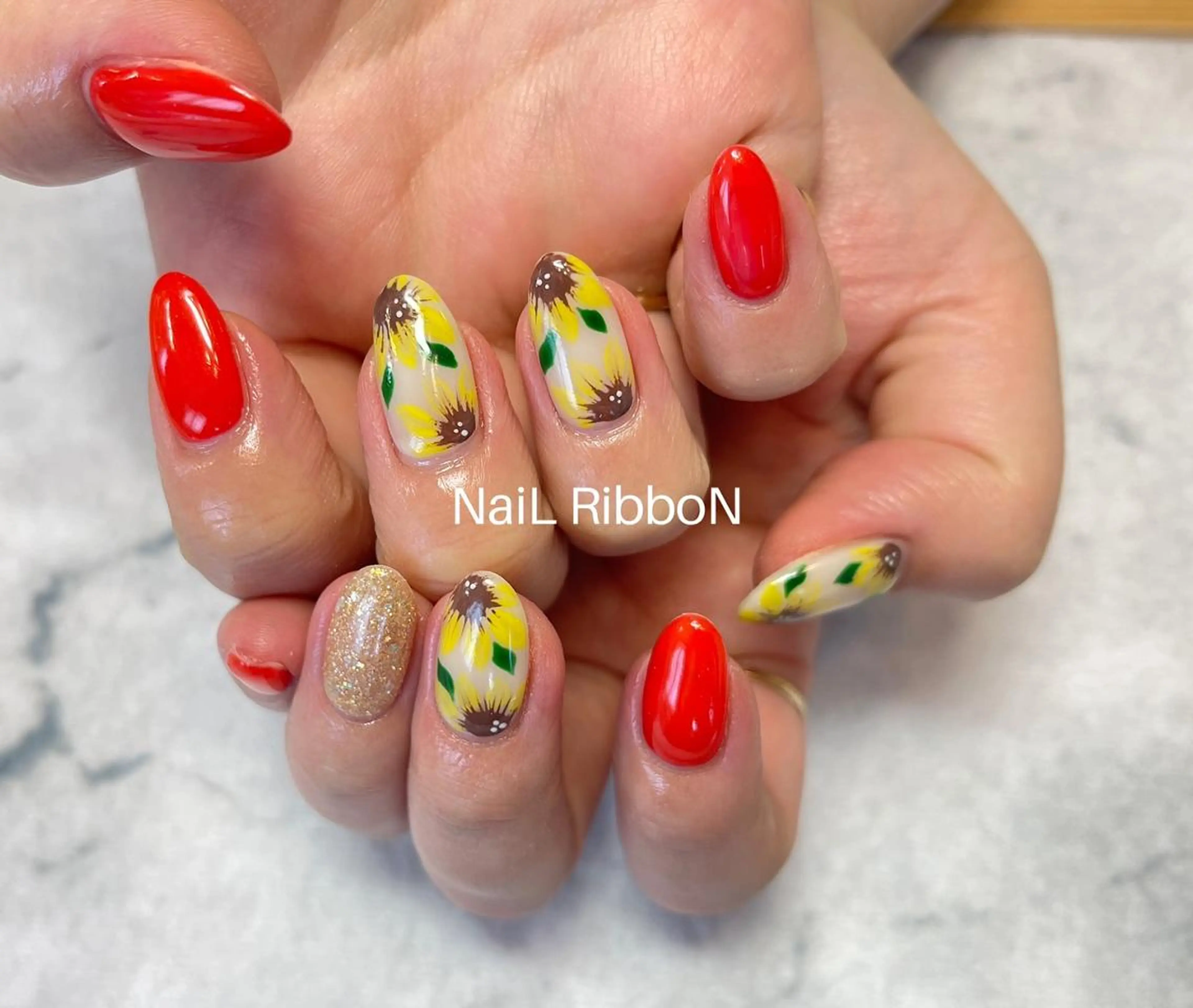 ネイル ネイルリボン 受付スタッフのネイルデザイン