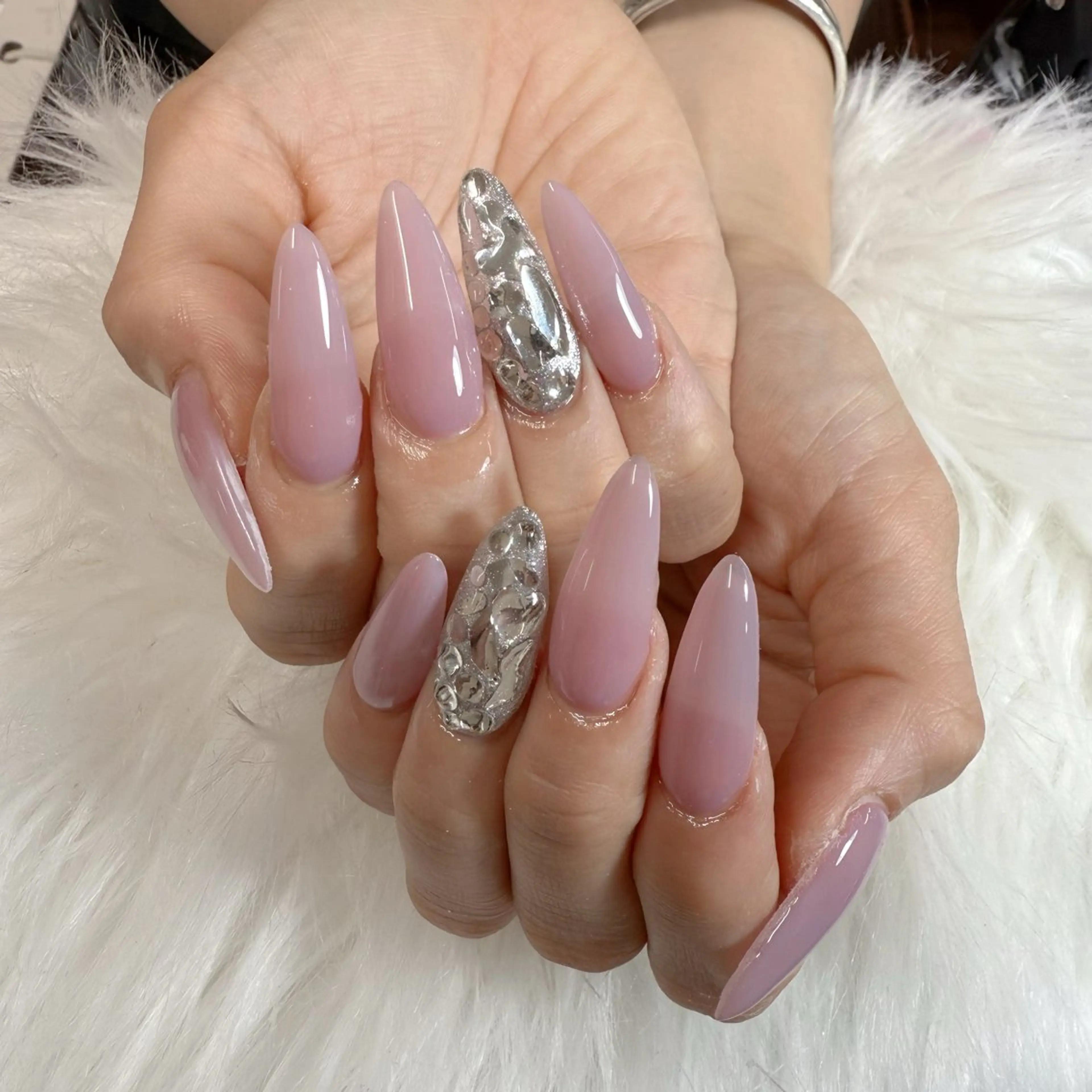 ネイル ハンドネイル 🎀nana🫧 ワンホンネイル🎀のネイルデザイン