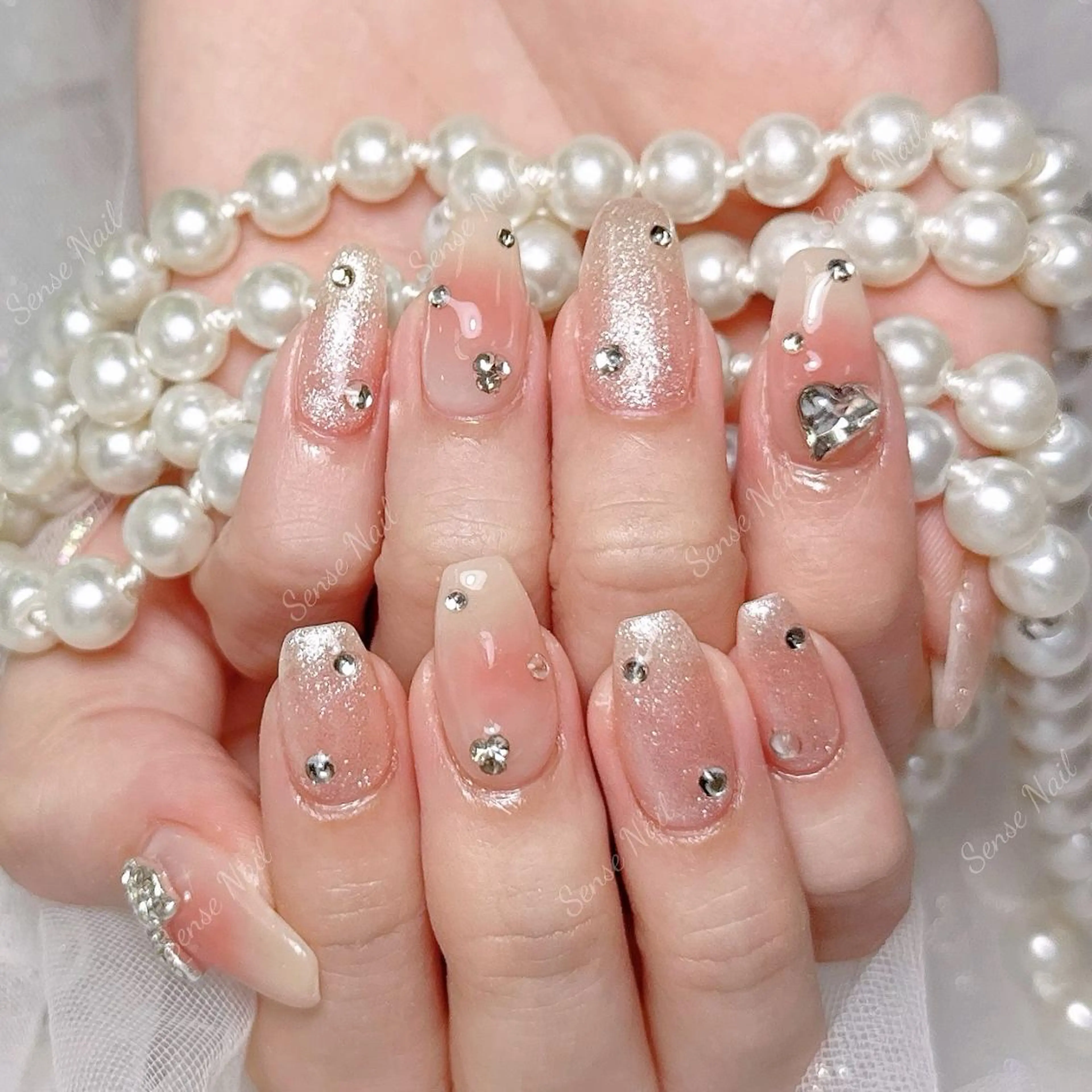 ネイル ハンドネイル ハンドケア Queening 🦋のネイルデザイン