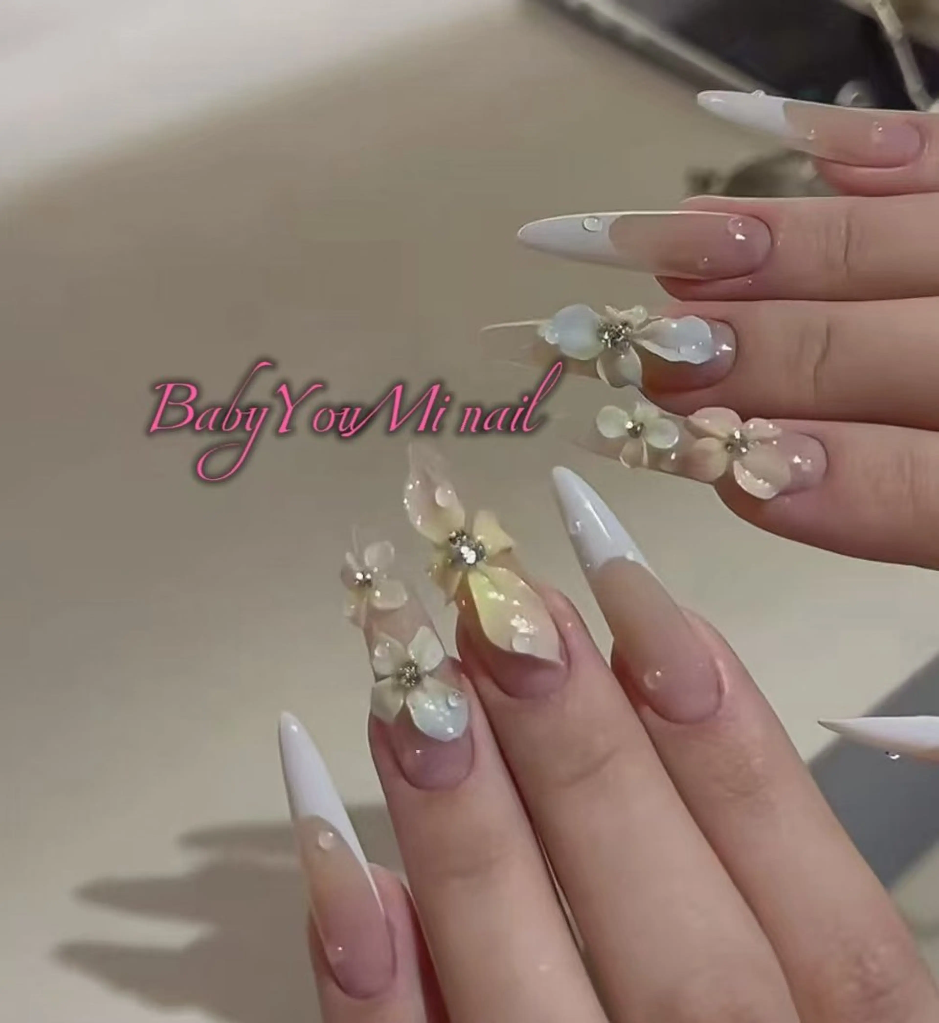 ネイル オーロラネイル フラワーネイル フットネイル フレンチネイル ジェルネイル ハンドネイル BabyYouMi nailのネイルデザイン