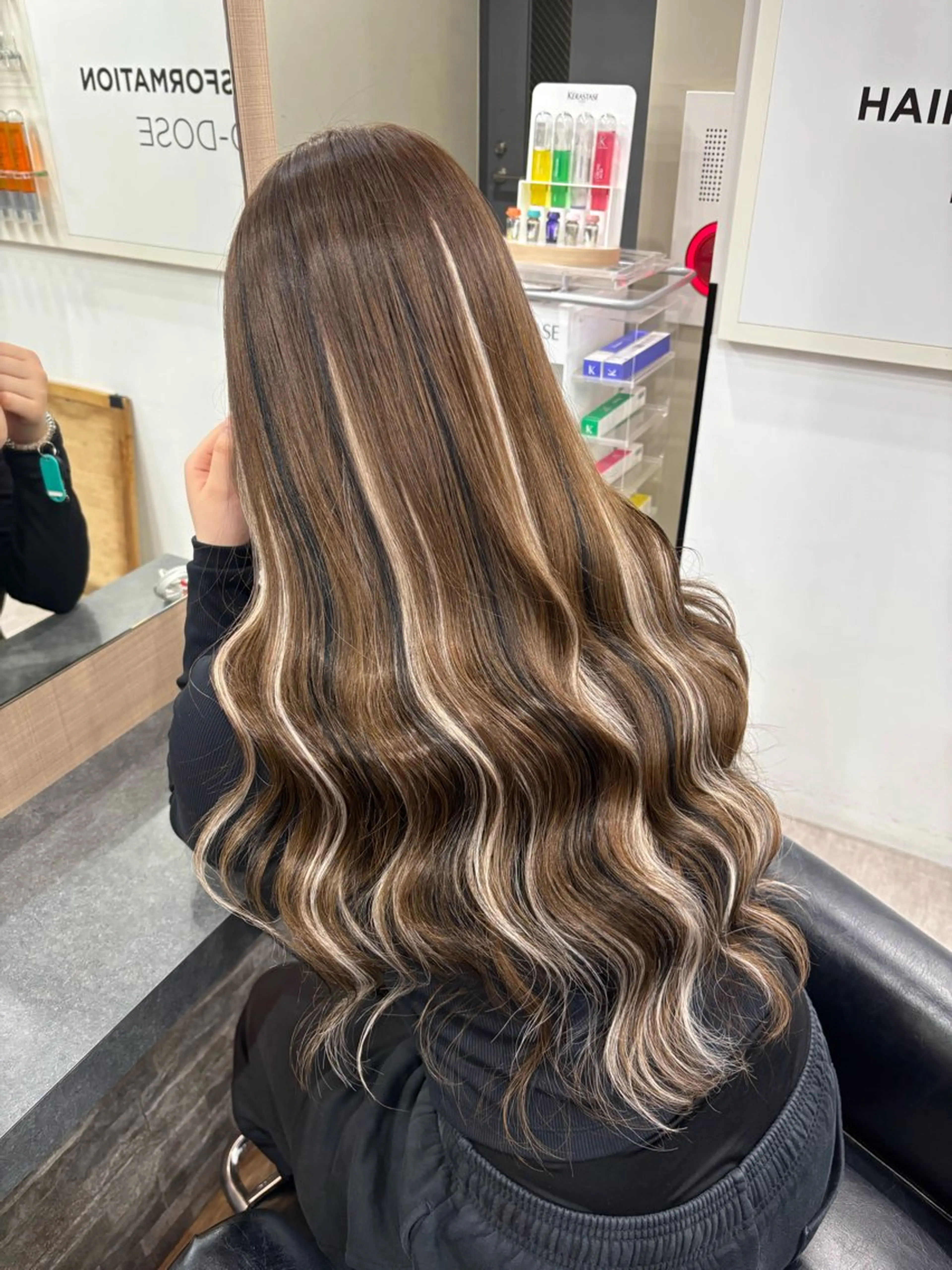 ロング カラー ベージュカラー ブリーチ ブラウンカラー ブラウンベージュ 透明感カラー ヘアカラー エクステ 横浜/エクステ特化× 艶カラー/あいかのヘアスタイル