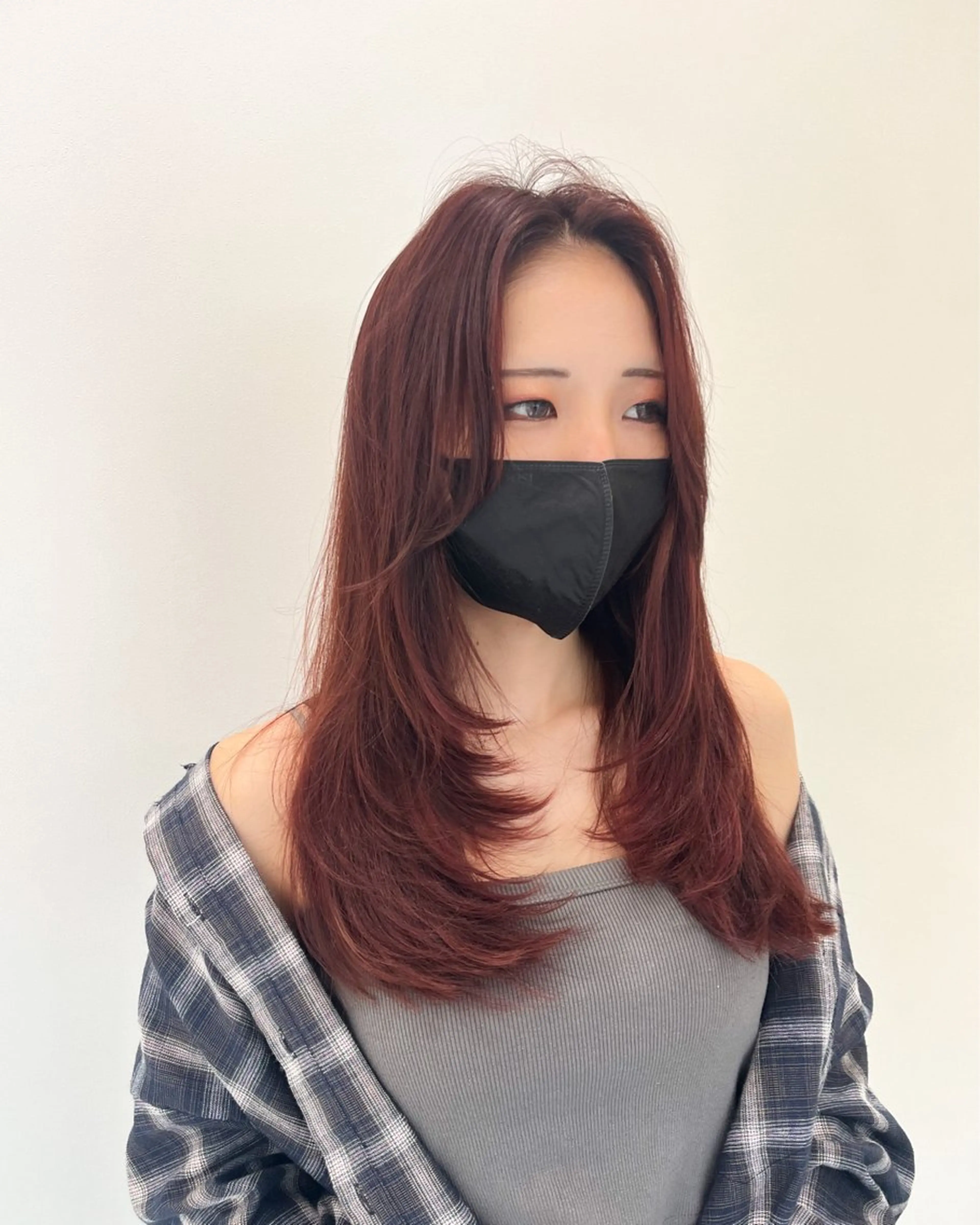 セミロング カラー カシス レッドカラー ハイレイヤー レイヤーカット カット ヘアカラー トリートメント ミタニ/髪質改善 /レイヤーカットのヘアスタイル