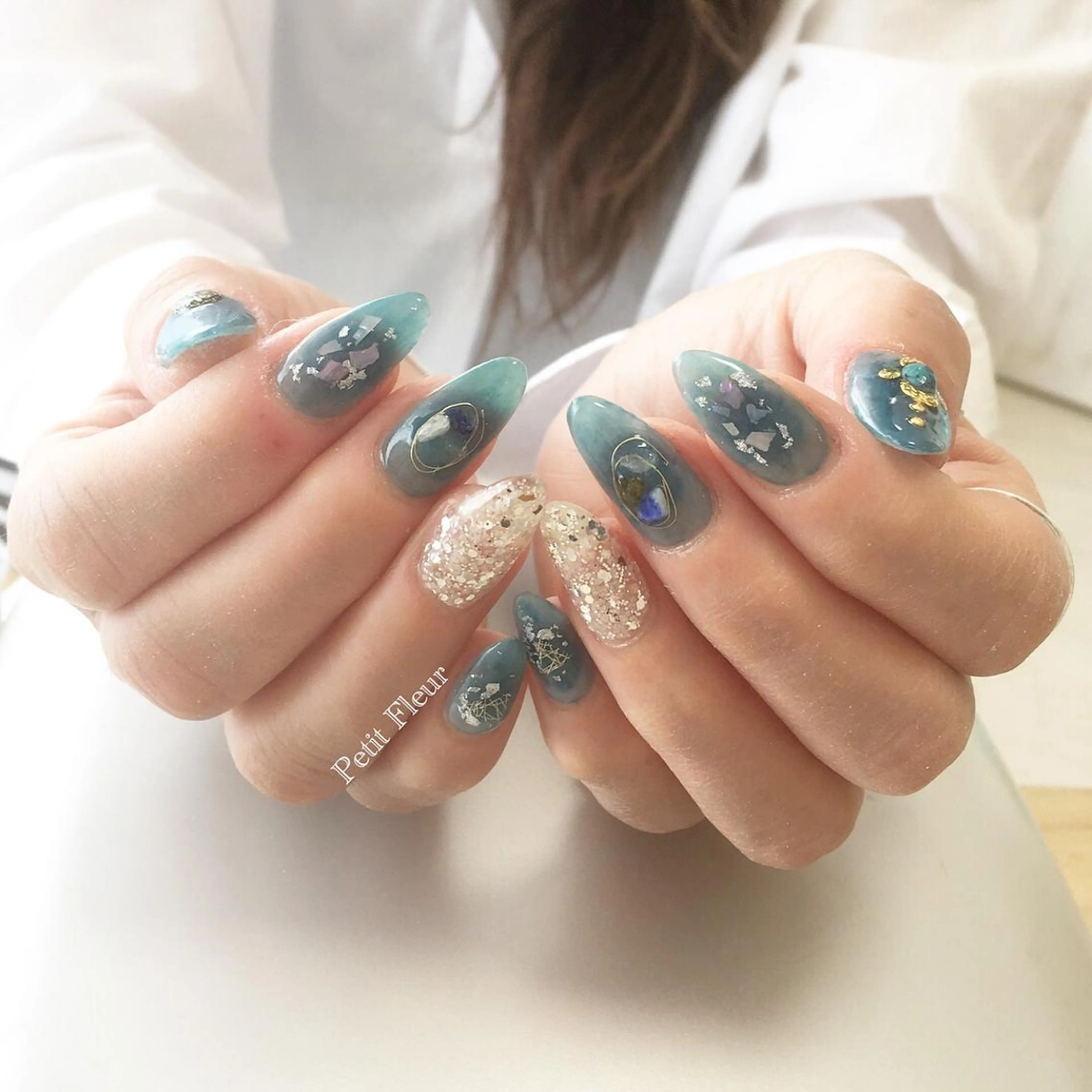 ネイル 持ち込み ニュアンスネイル Petit Fleur所属・青柳 亜梨奈のマツエク・マツパデザイン
