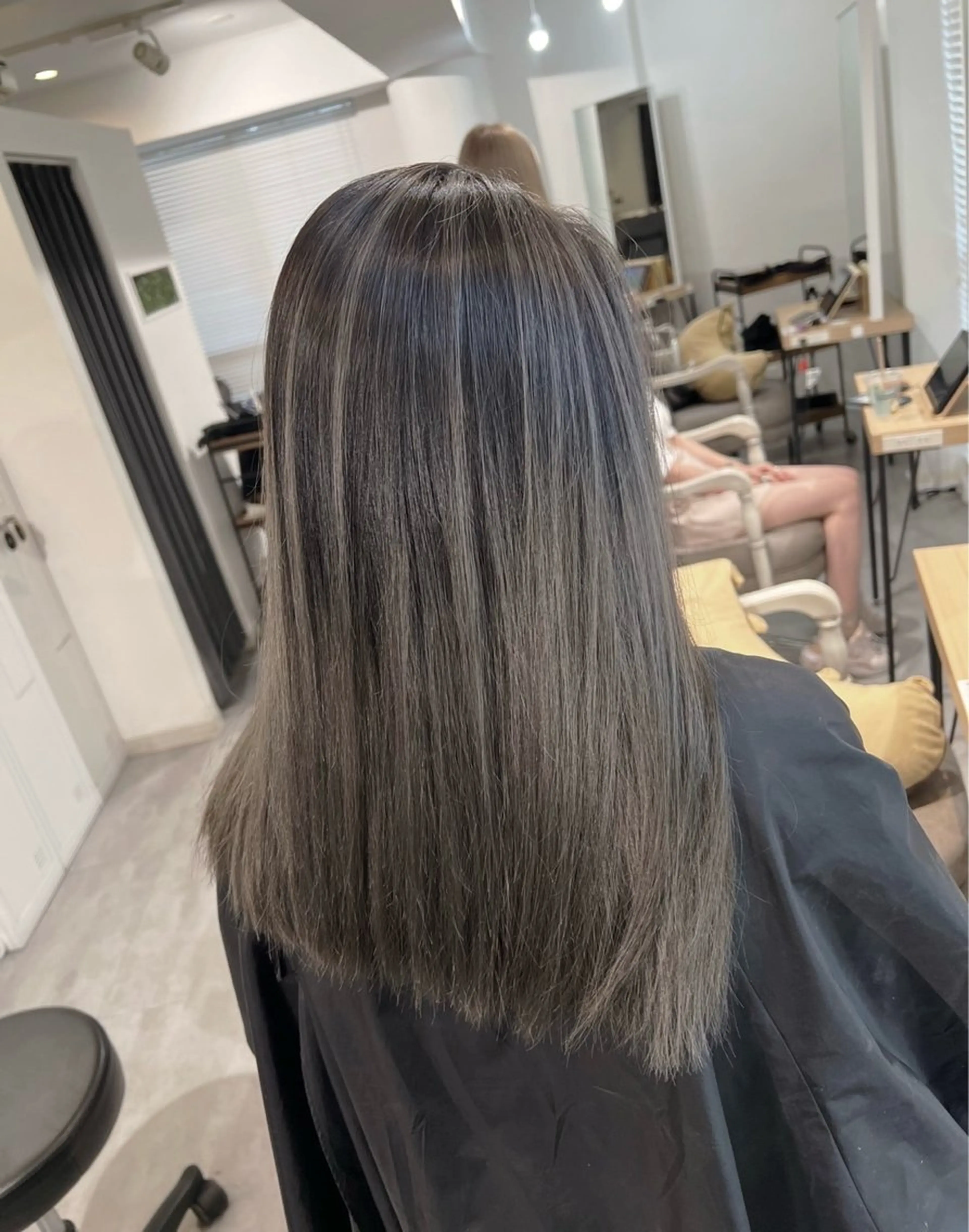 ミディアム カラー バレイヤージュ グレージュ レイヤーカット カット ヘアカラー トリートメント 指名数No.1 /NAOYAのヘアスタイル