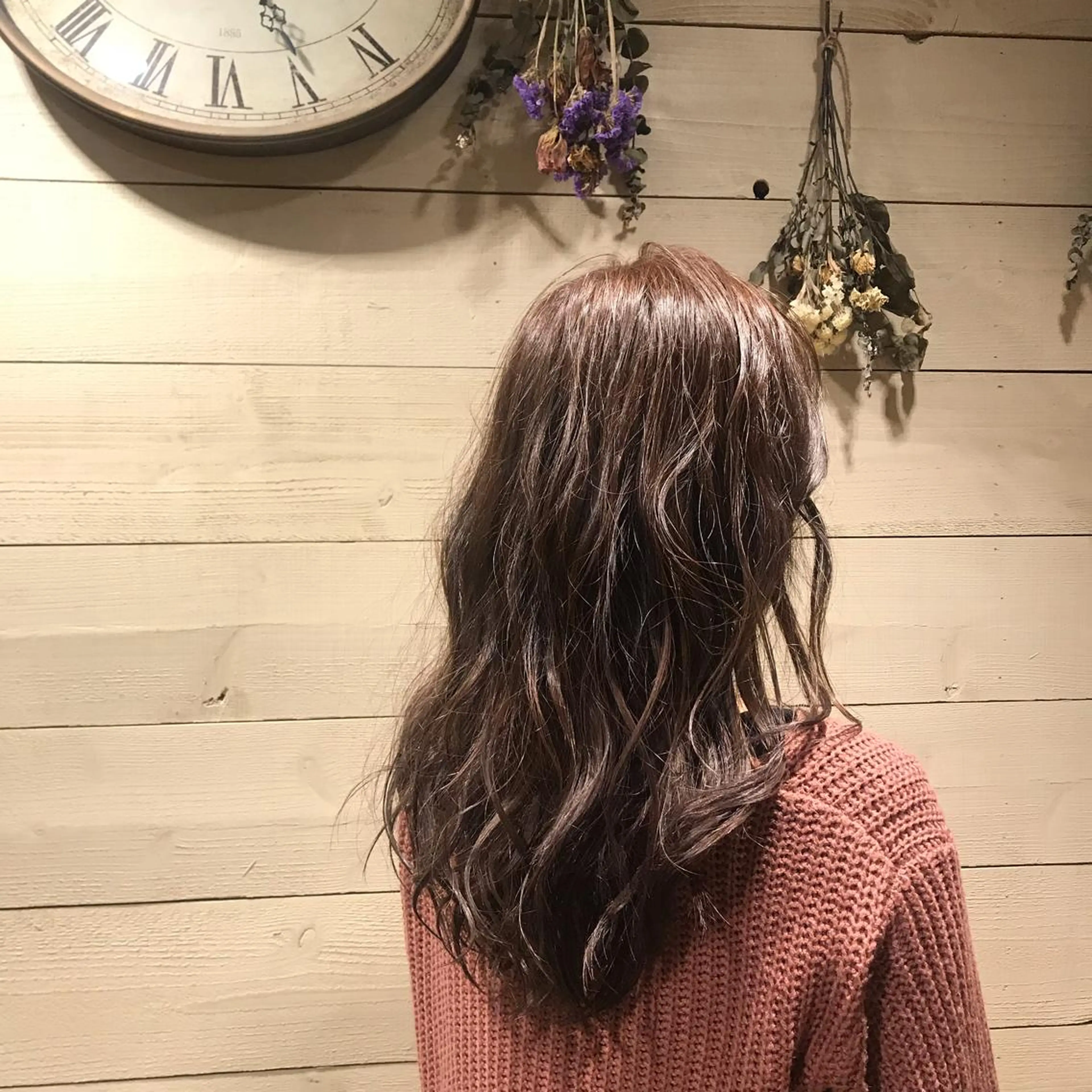 ロング カラー クワハラ イオリのヘアスタイル