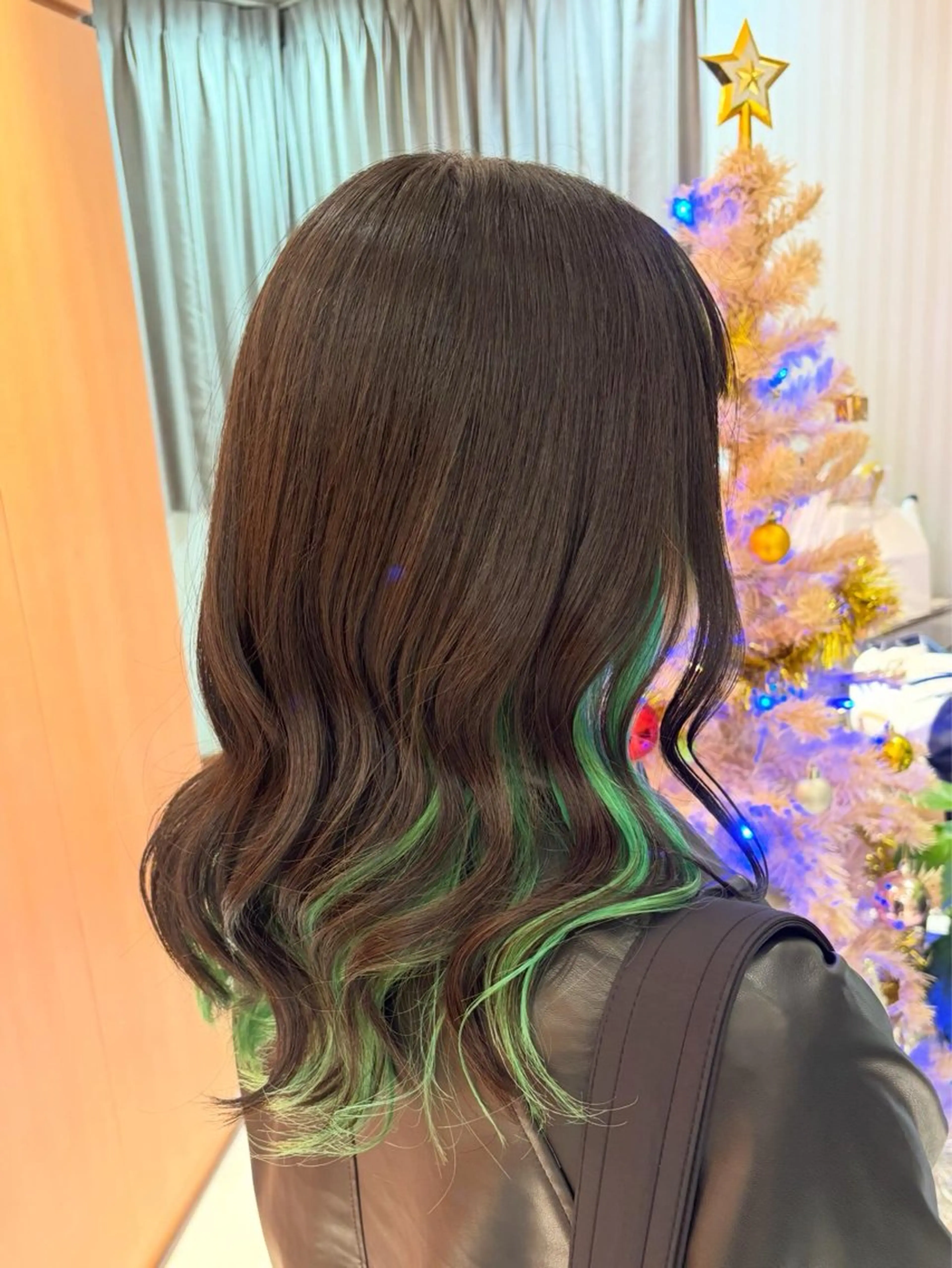 セミロング カラー ヘアアレンジ インナーカラー カット ヘアカラー 竹葉 如起のヘアスタイル