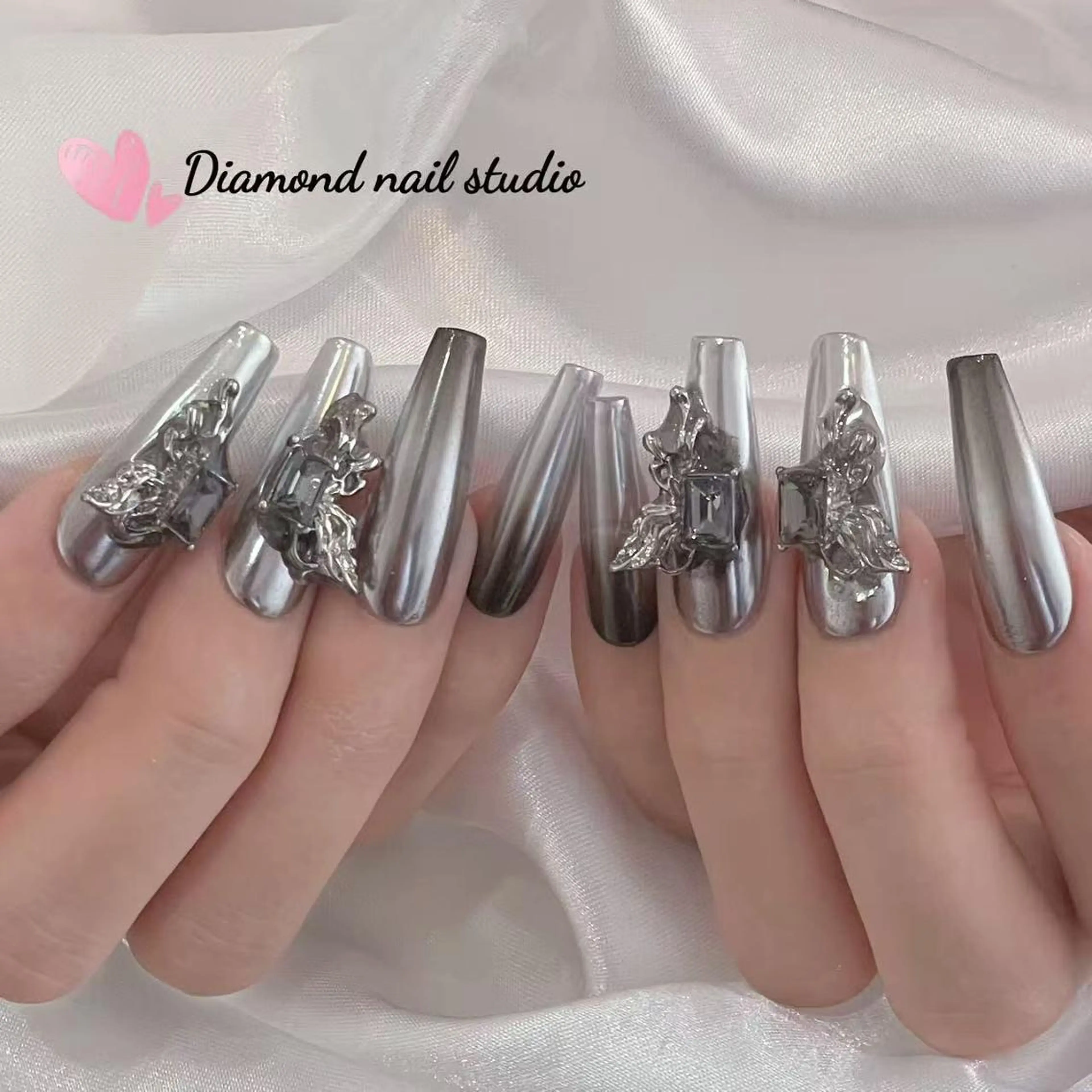 ネイル アートネイル オーロラネイル ガーリー キラキラネイル マグネットネイル ハンドネイル Plenty 🚢のネイルデザイン