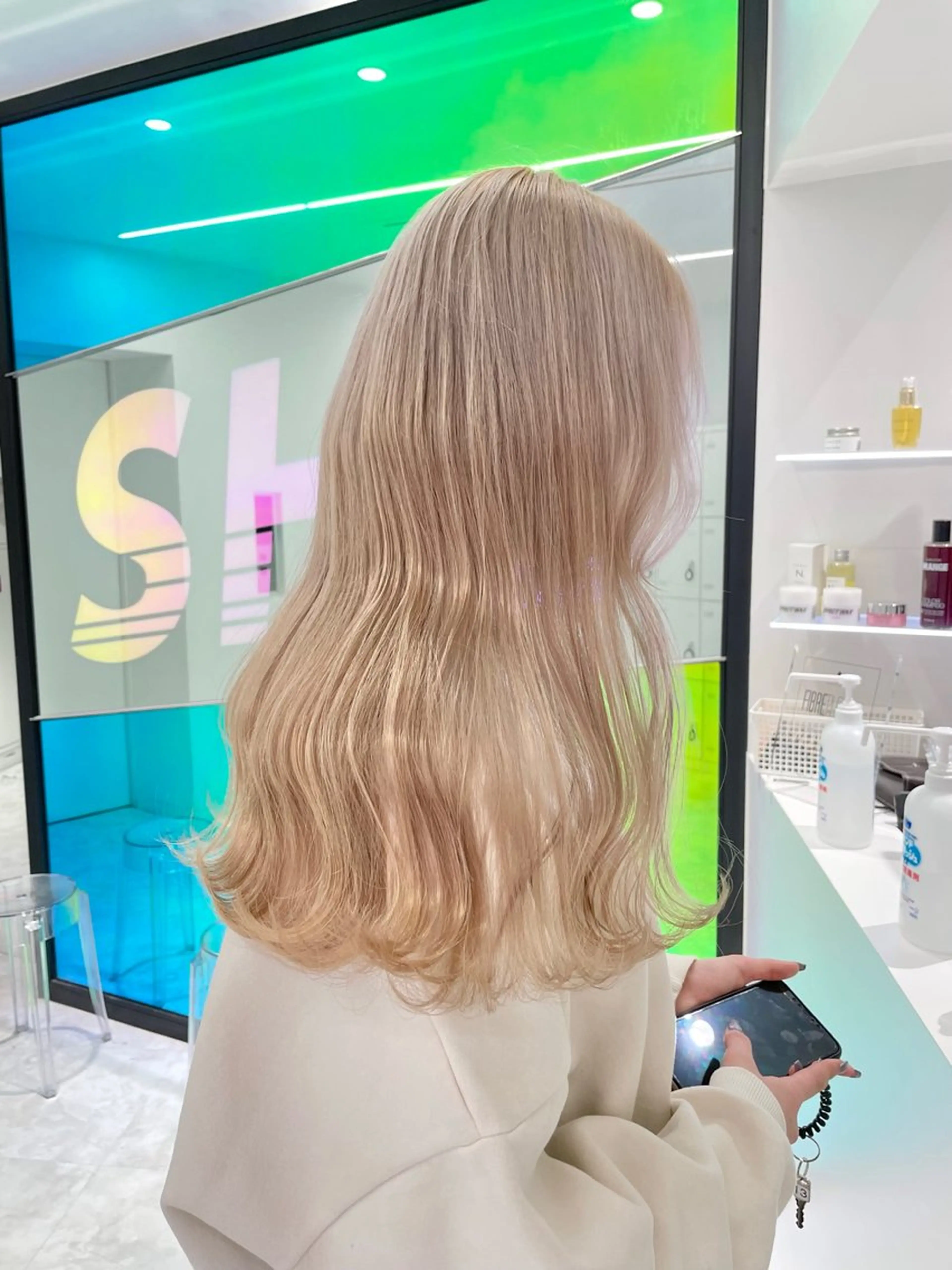 セミロング カラー ヘアカラー 🤍💕ブリーチカラ ーAyaka💕🤍のヘアスタイル