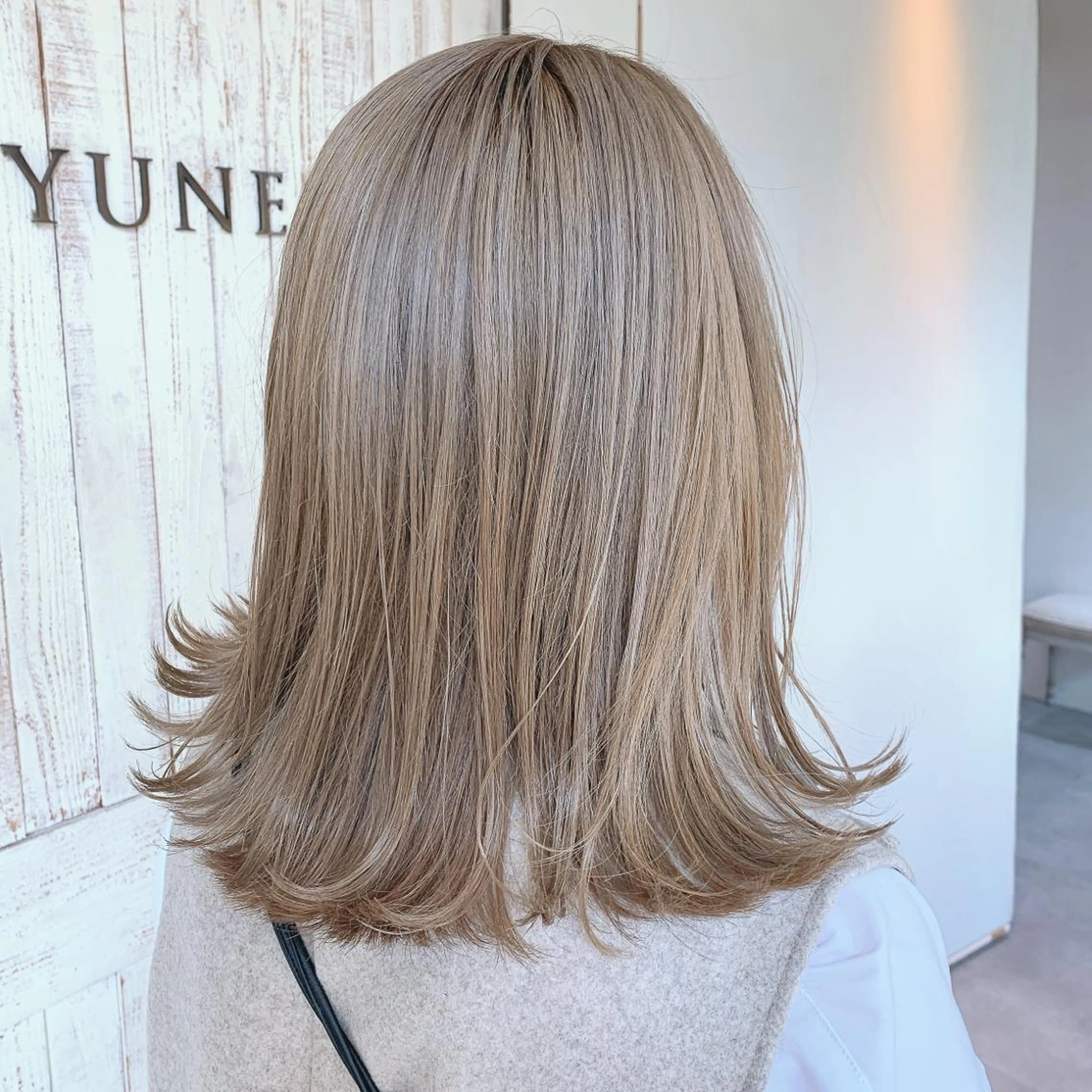 ミディアム カラー ベージュカラー ブリーチ 透明感カラー ダブルカラー イルミナカラー 似合わせhair🔸 アサダ　タカコ🔸のヘアスタイル