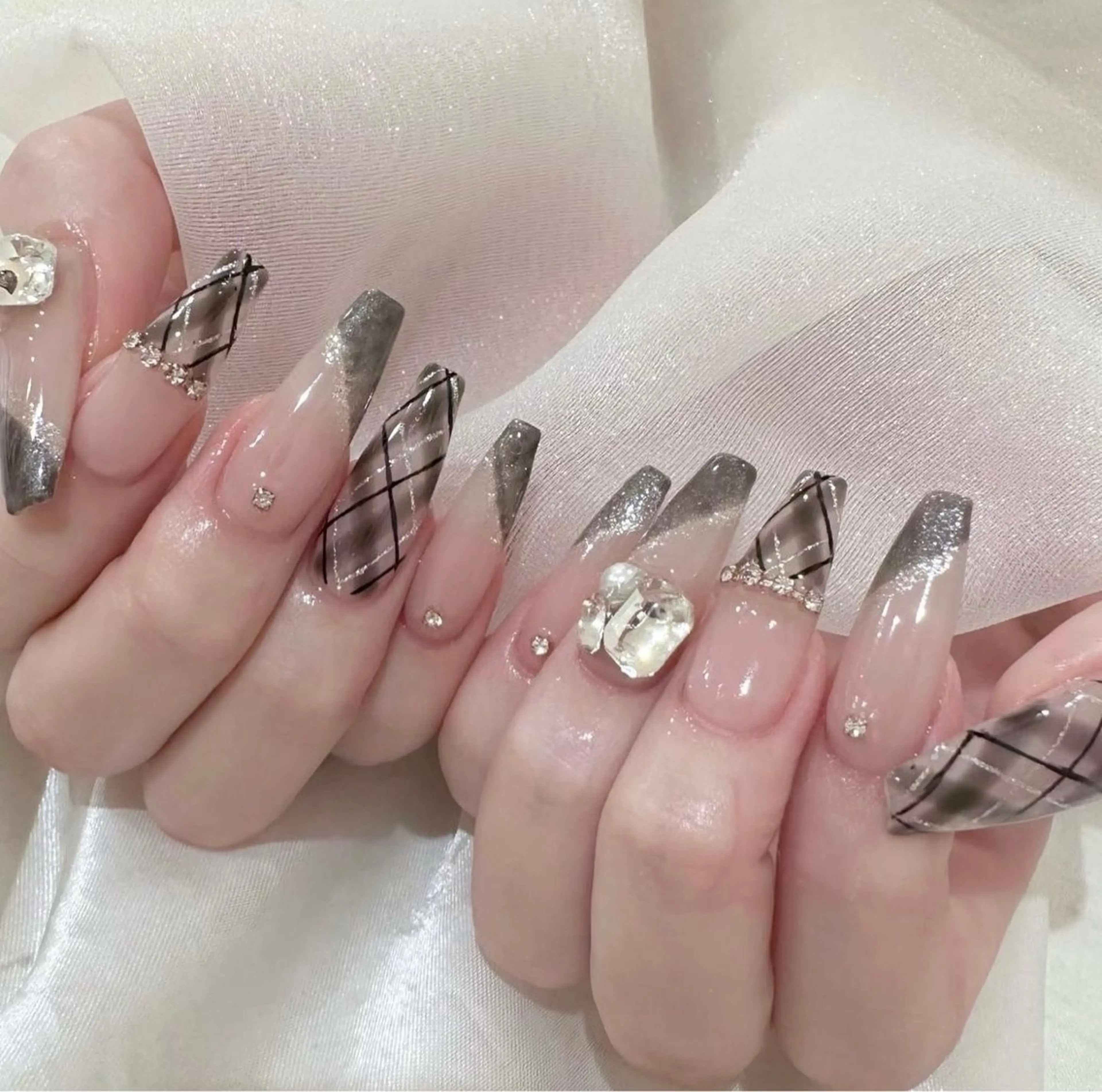 ネイル &ME ネイルサロンのネイルデザイン