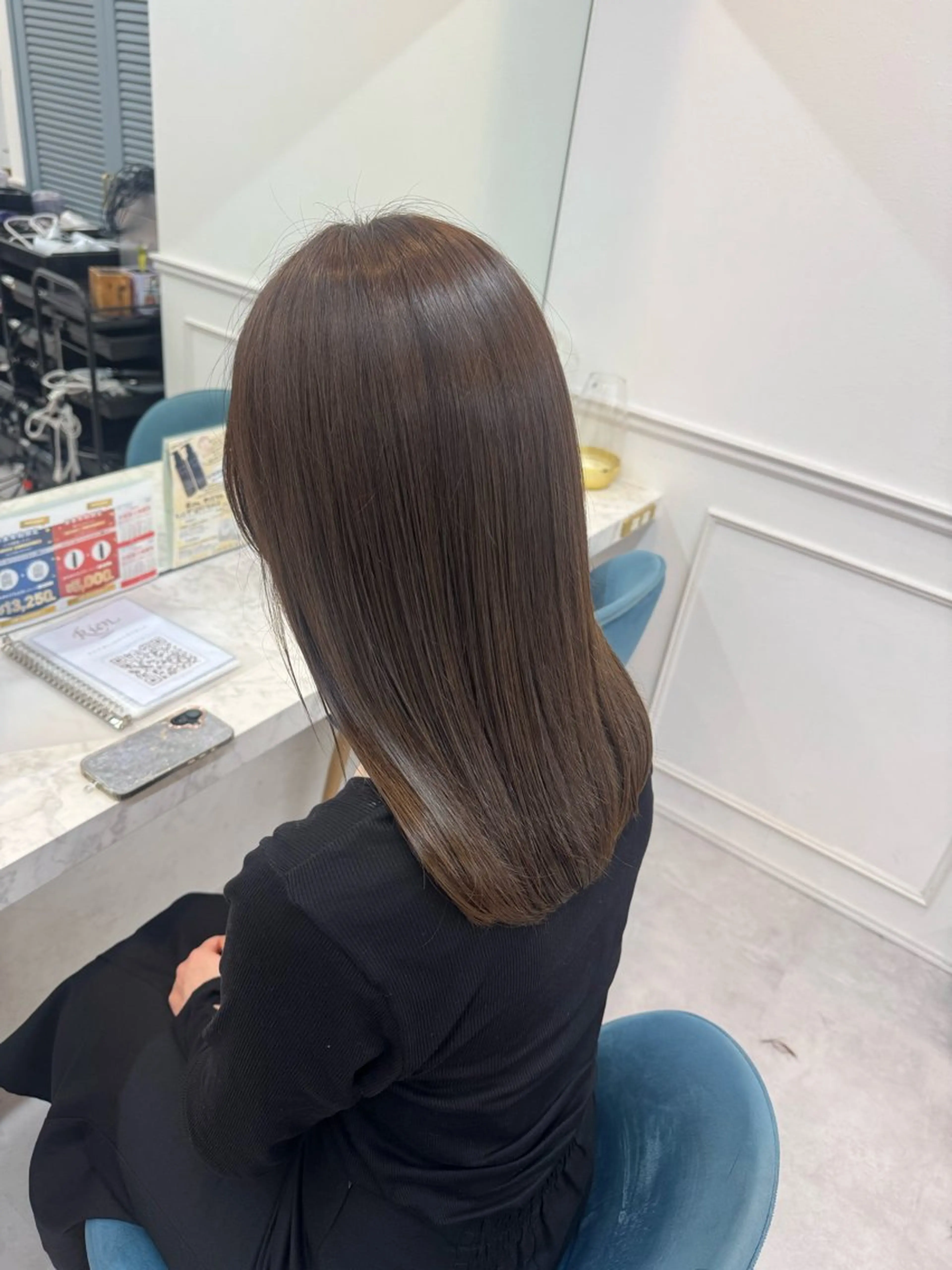 セミロング ブリーチなしWカラー / 野中悠那のヘアスタイル