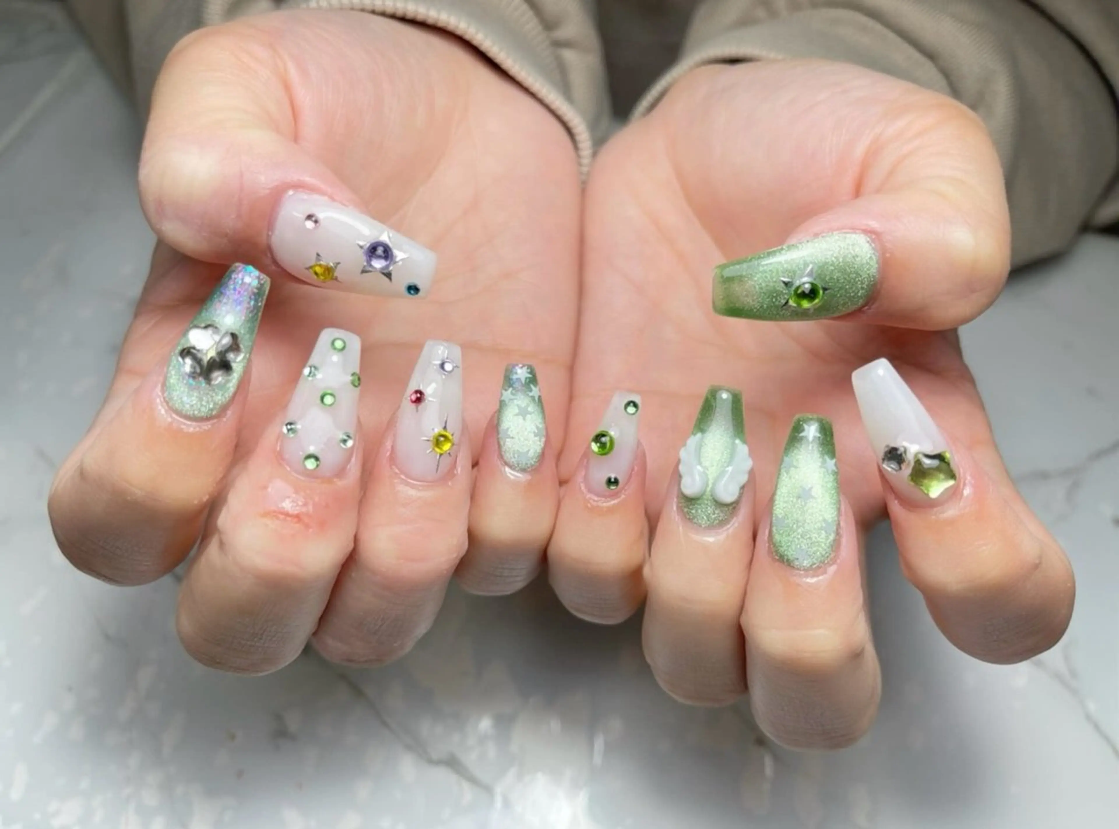 ネイル チークネイル フレンチネイル ジェルネイル グラデーション 韓国ネイル ハンドネイル 清水 ユナのネイルデザイン