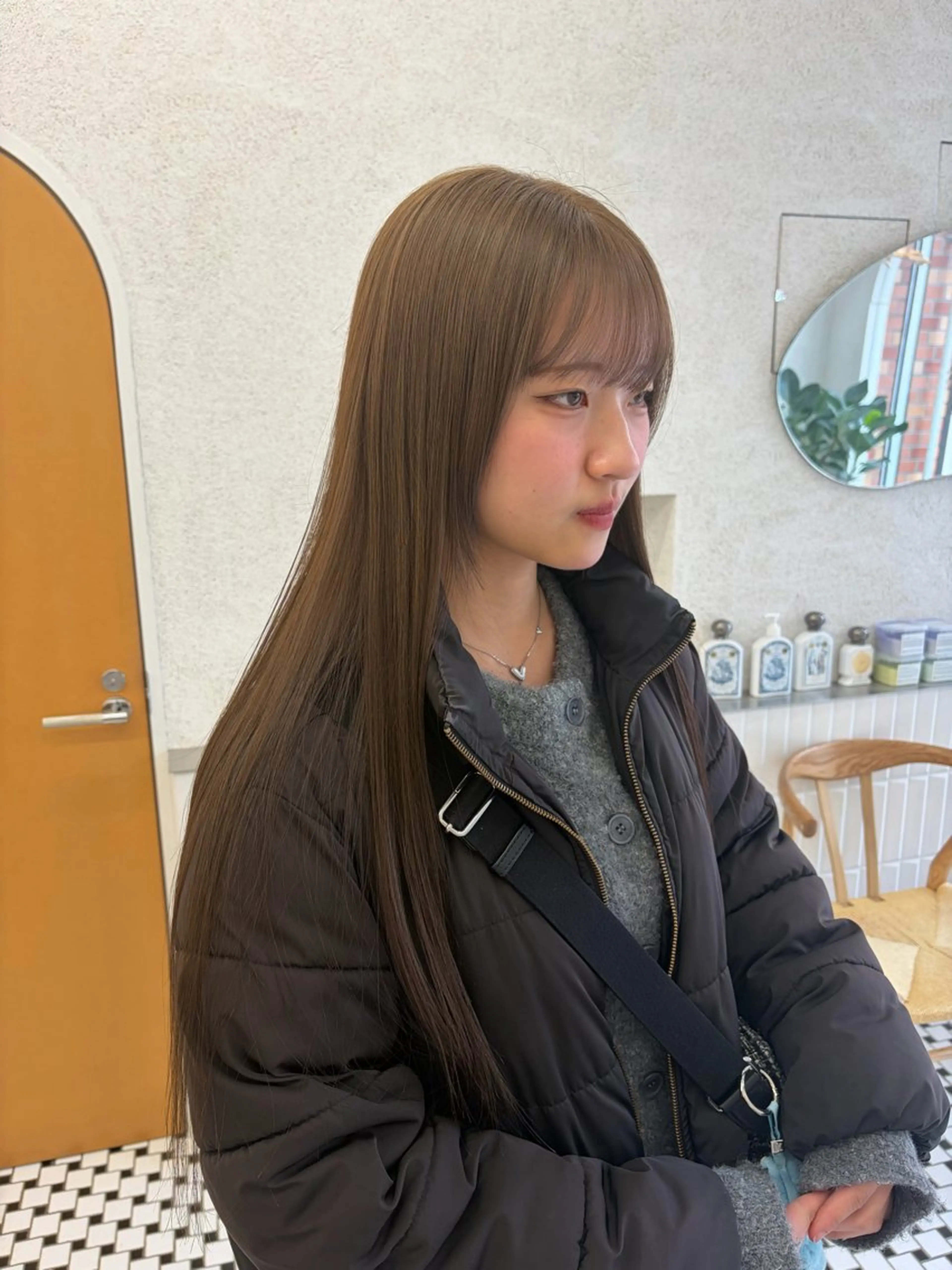 ロング ヘアカラー リン🔔ボブ cut 柔らかベージュ🤎のヘアスタイル