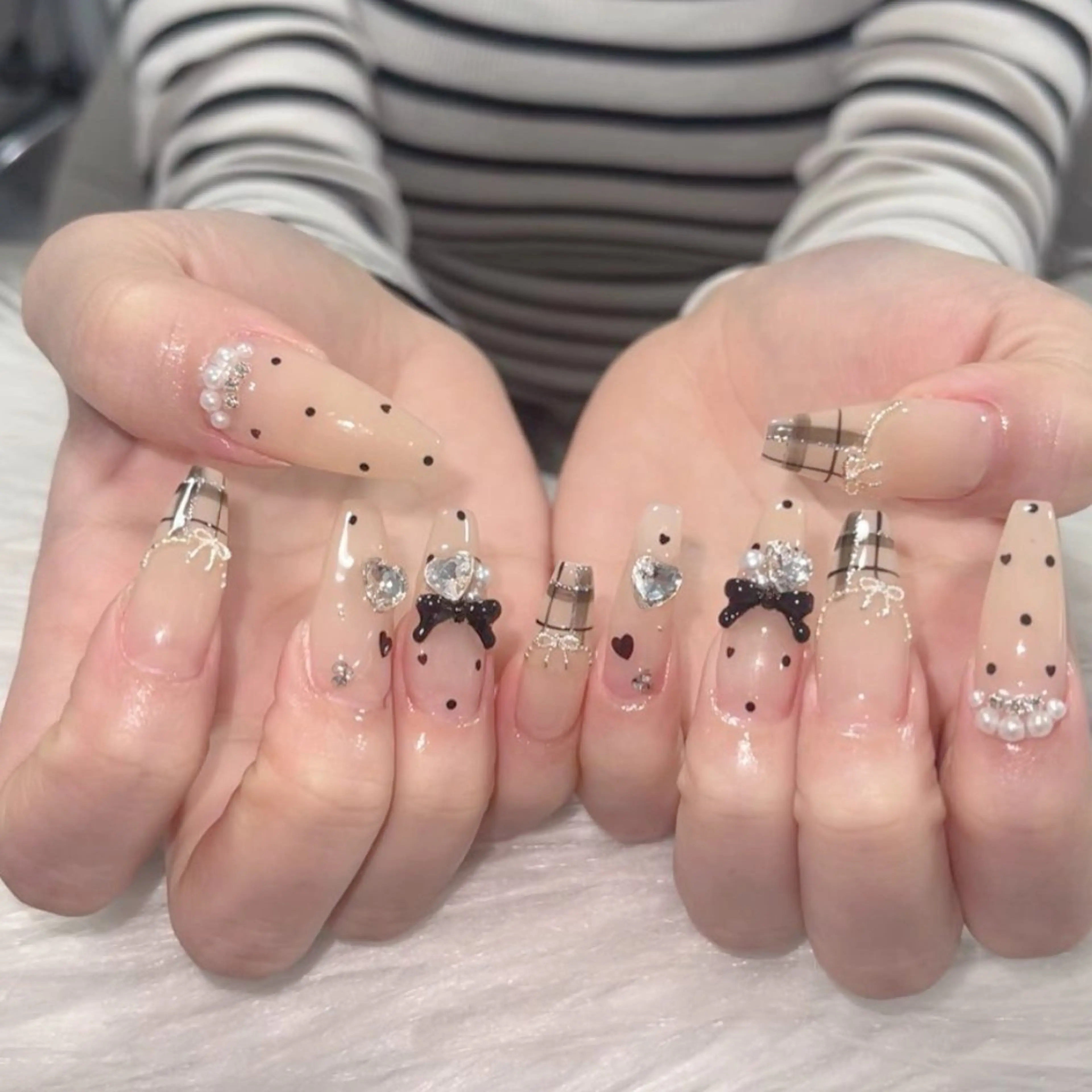 ネイル オーロラネイル クリアネイル 成人式 フラッシュネイル ジェルネイル ハンドネイル Amee Nail Salonのネイルデザイン