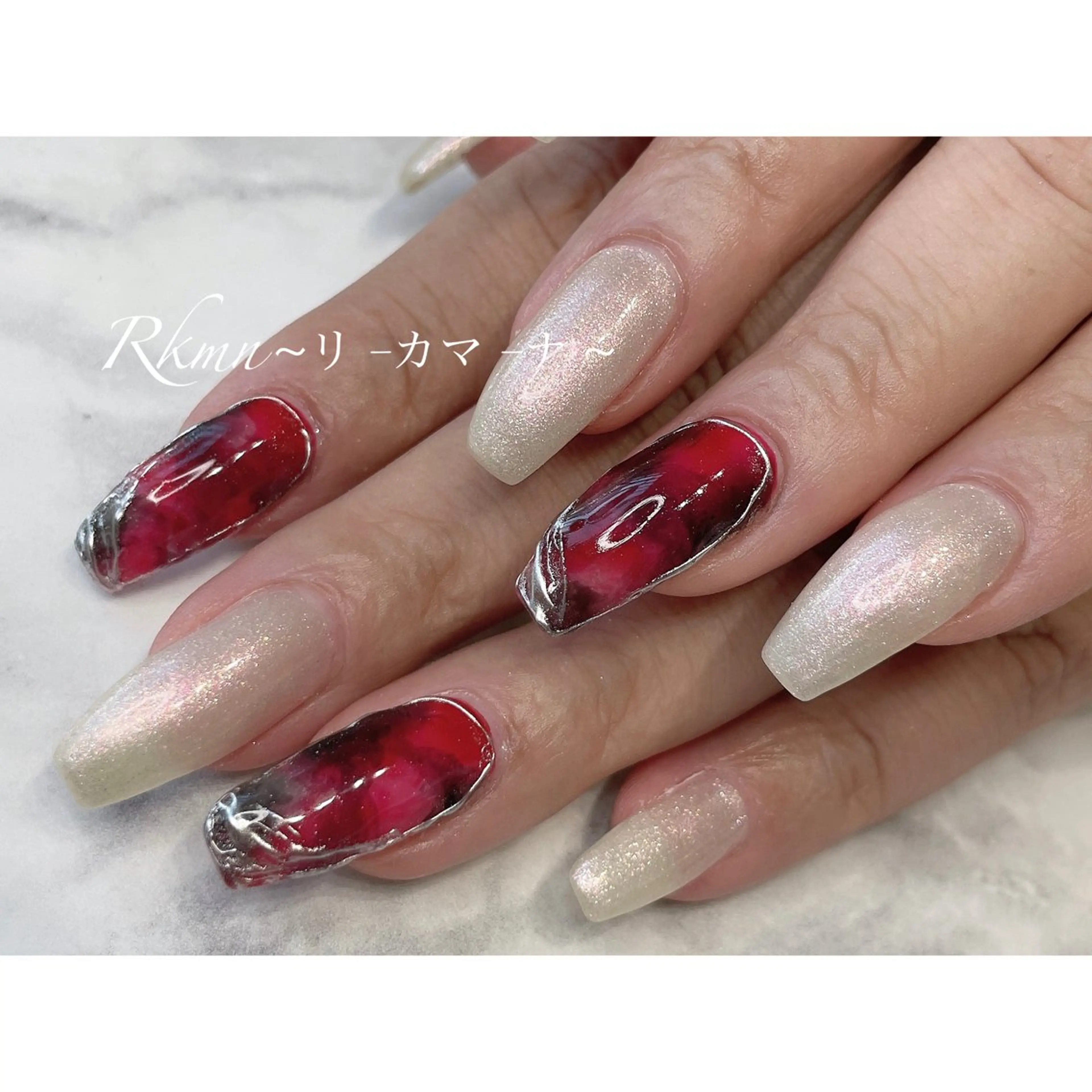 ネイル アートネイル べっ甲ネイル 赤色 春ネイル ホワイト ハンドネイル フットネイル ハンドケア Rkmn ~リ-カマ-ナ~のネイルデザイン