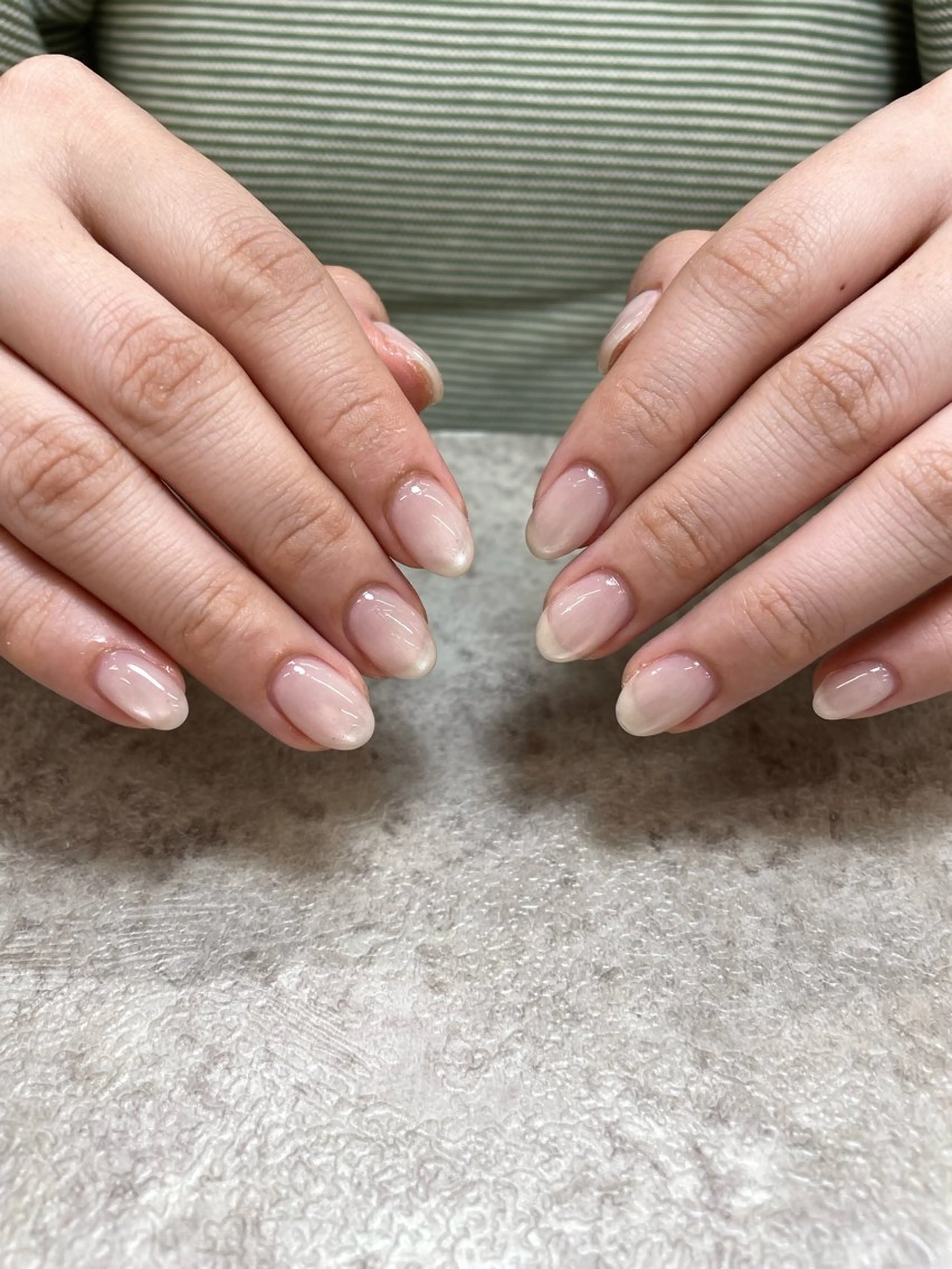 ネイル 氷ネイル・うるうるネイル マグネットネイル ワンカラーネイル ホワイト BellFlower Akane.Momoのネイルデザイン