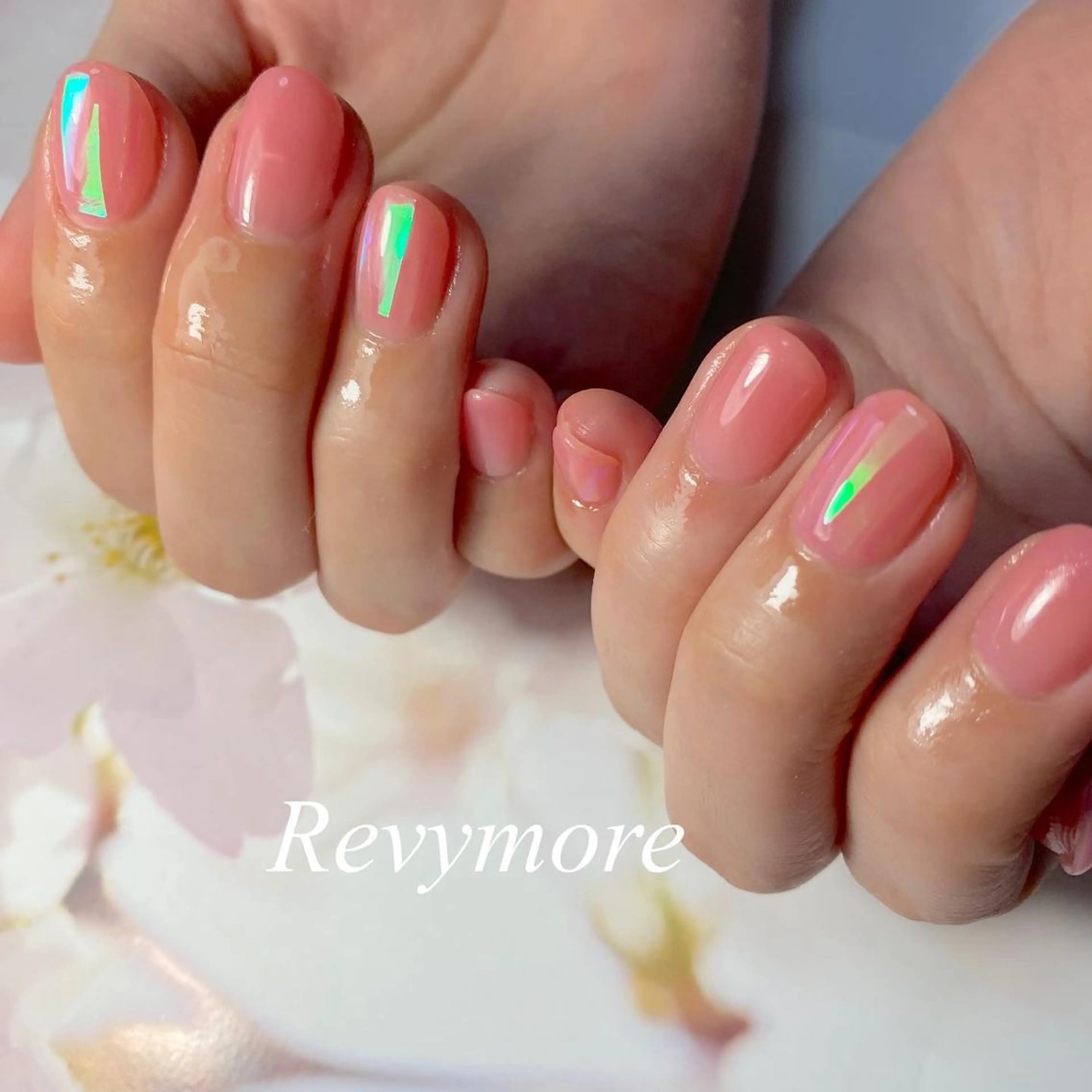 ショート ネイル オーロラネイル ジェルネイル ニュアンスネイル オフィスネイル シンプルネイル nail salon Revymoreのネイルデザイン