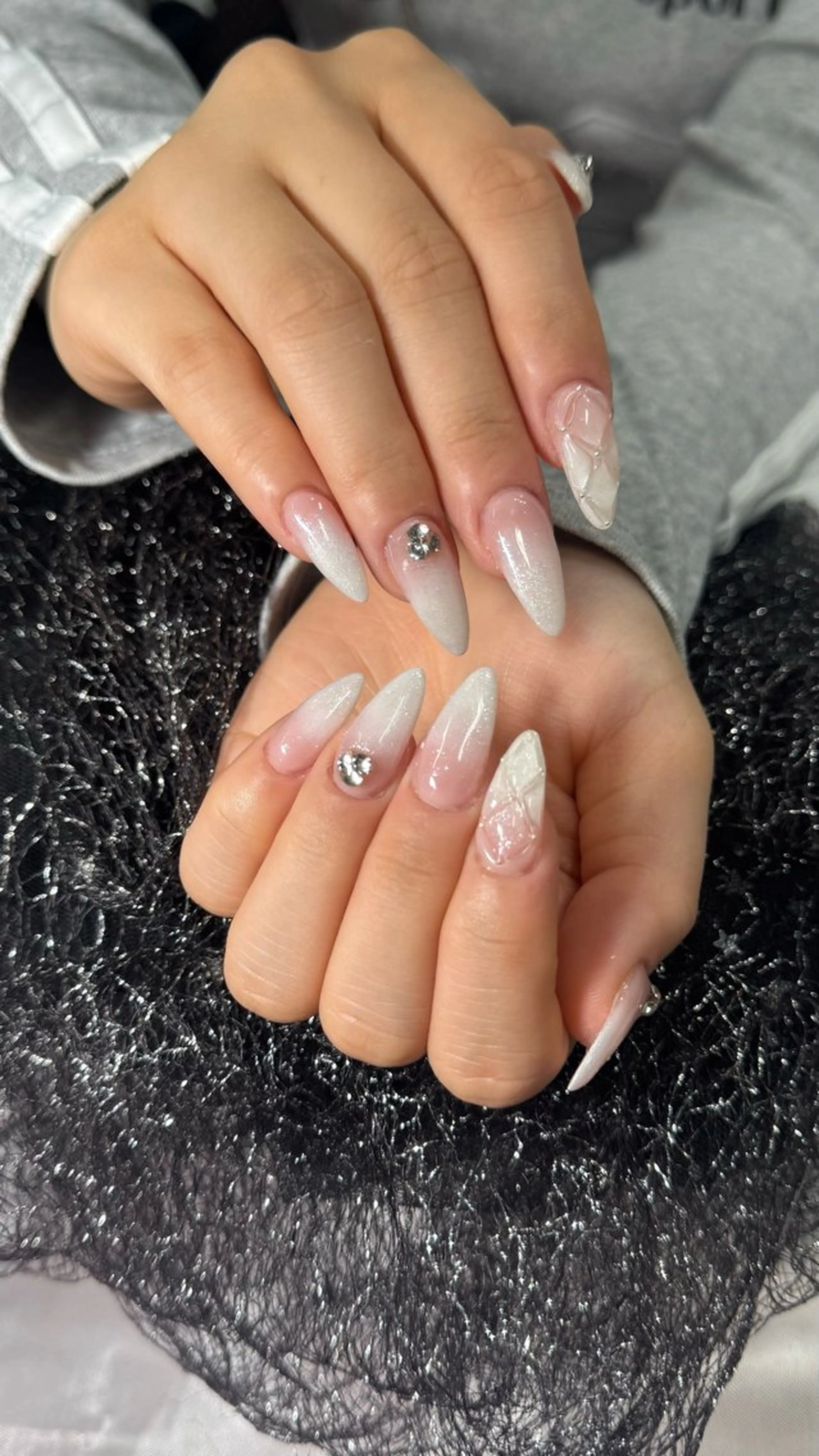 ネイル 成人式 フラッシュネイル フレンチネイル ジェルネイル グラデーション Rin🧸 Chanのネイルデザイン