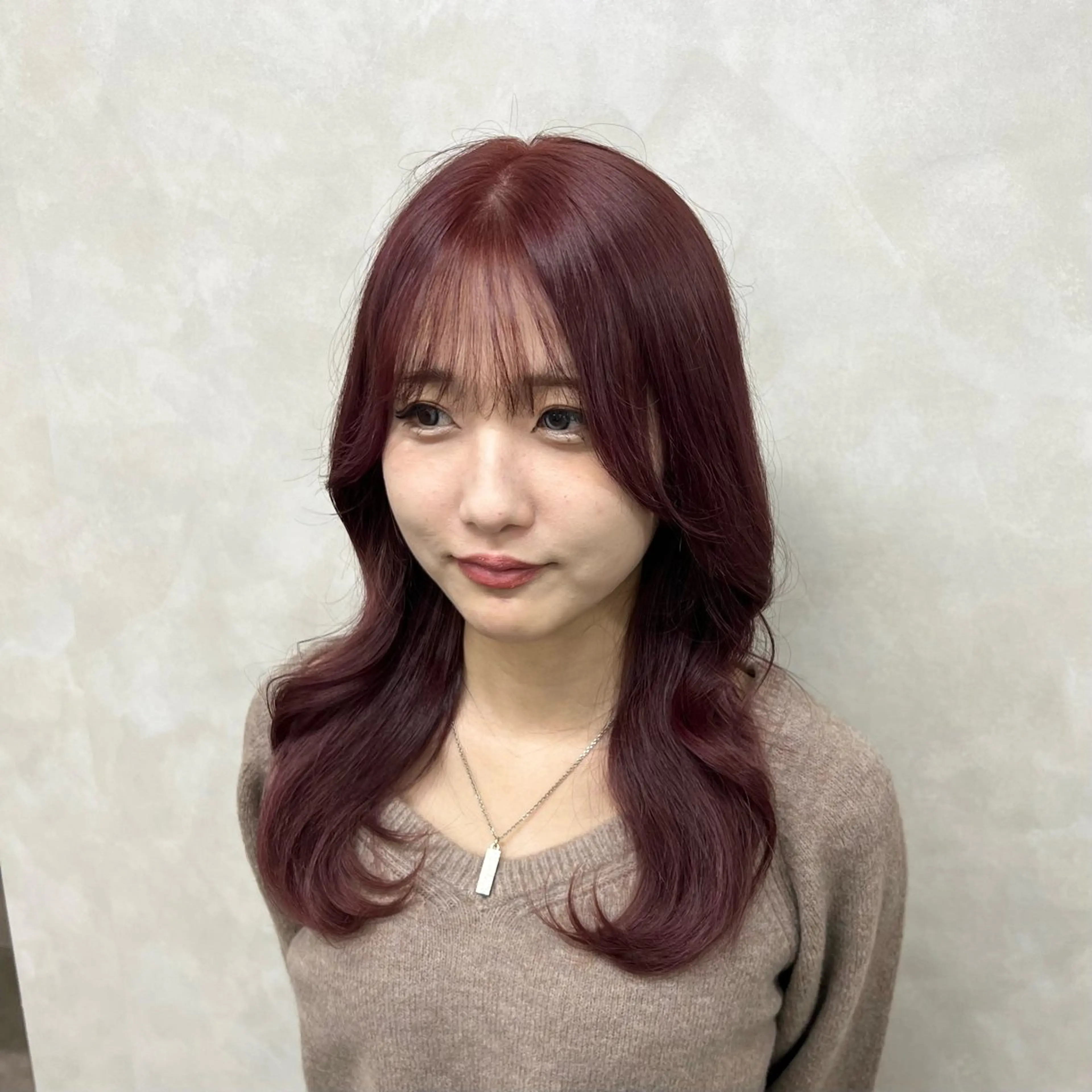 セミロング カラー 岡野 綾のヘアスタイル