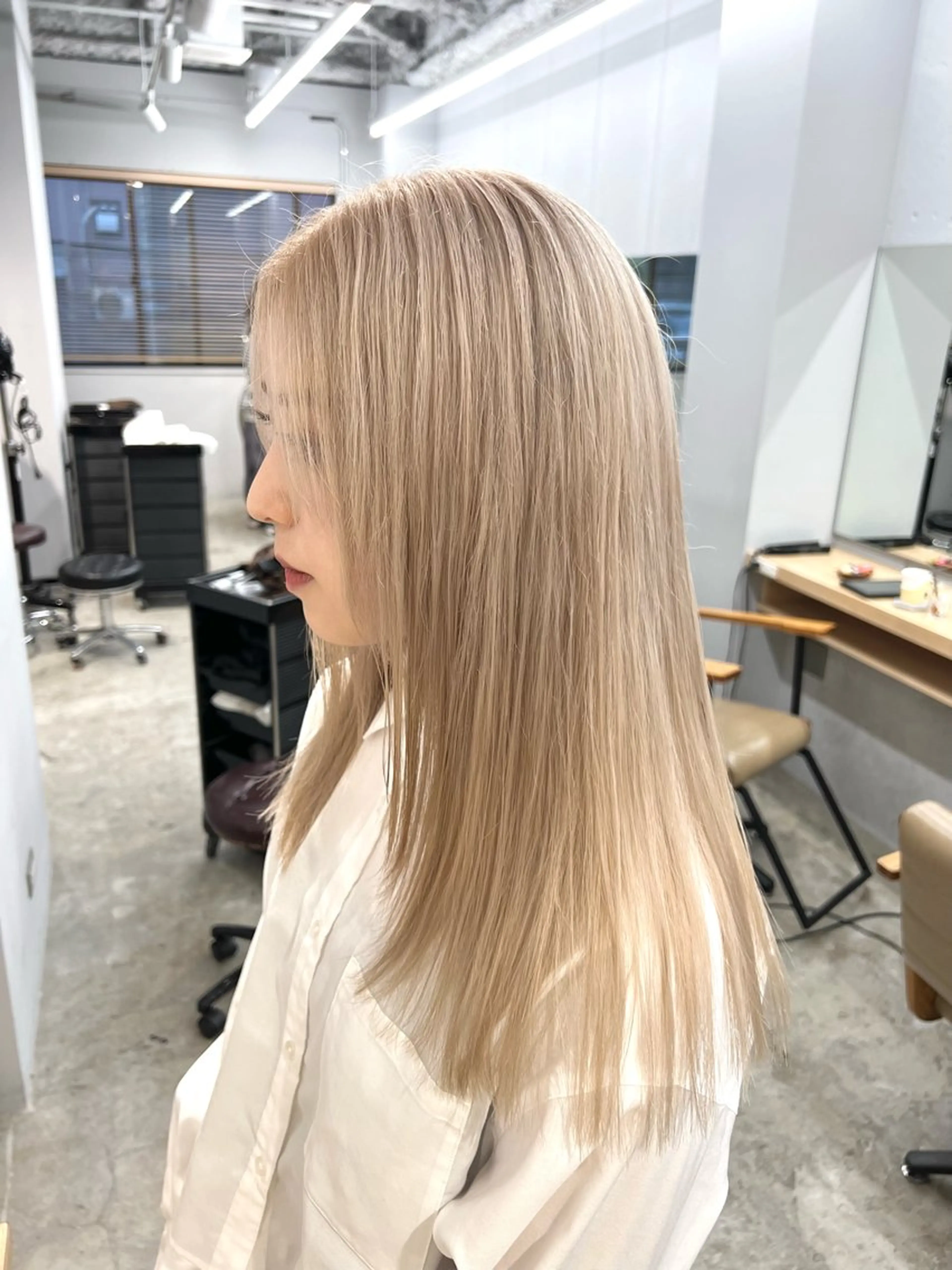 セミロング カラー ベージュカラー ホワイトベージュ 代表　YUKI ☆のヘアスタイル