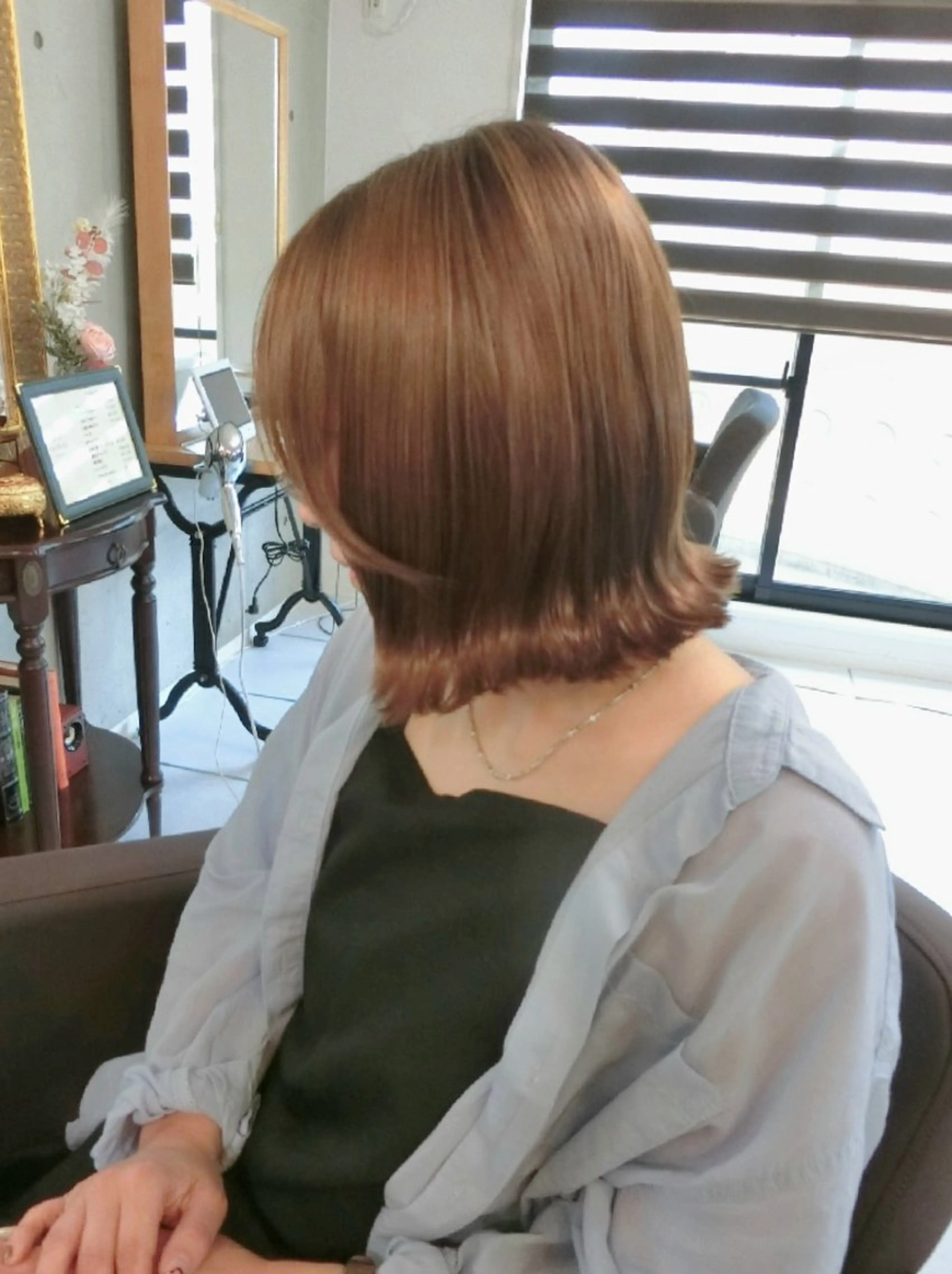 ミディアム カラー ma cherie naoのヘアスタイル