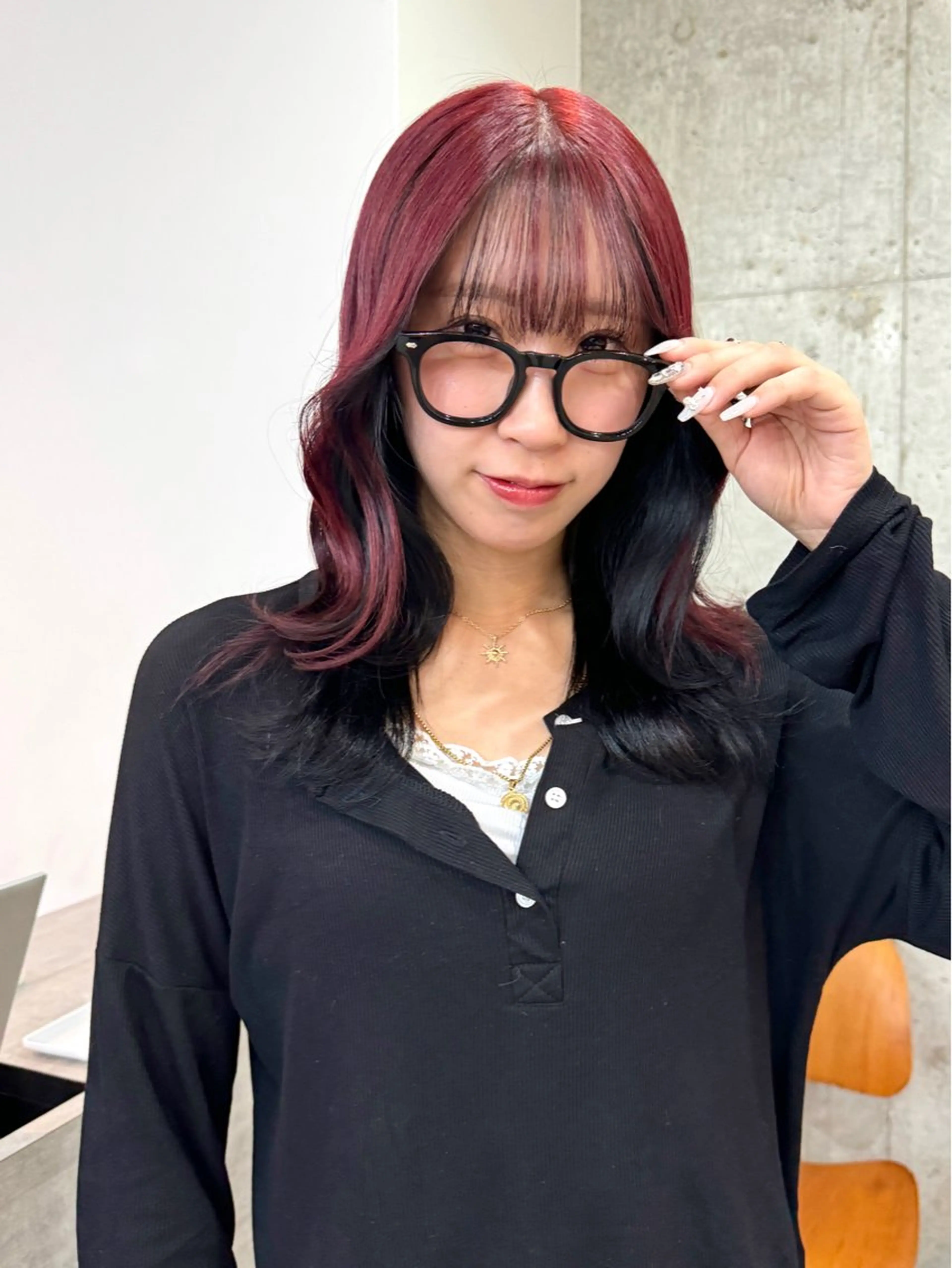 セミロング カラー レッドカラー ヘアカラー 切りっぱなしボブ/ ブリーチカラー/大塚のヘアスタイル