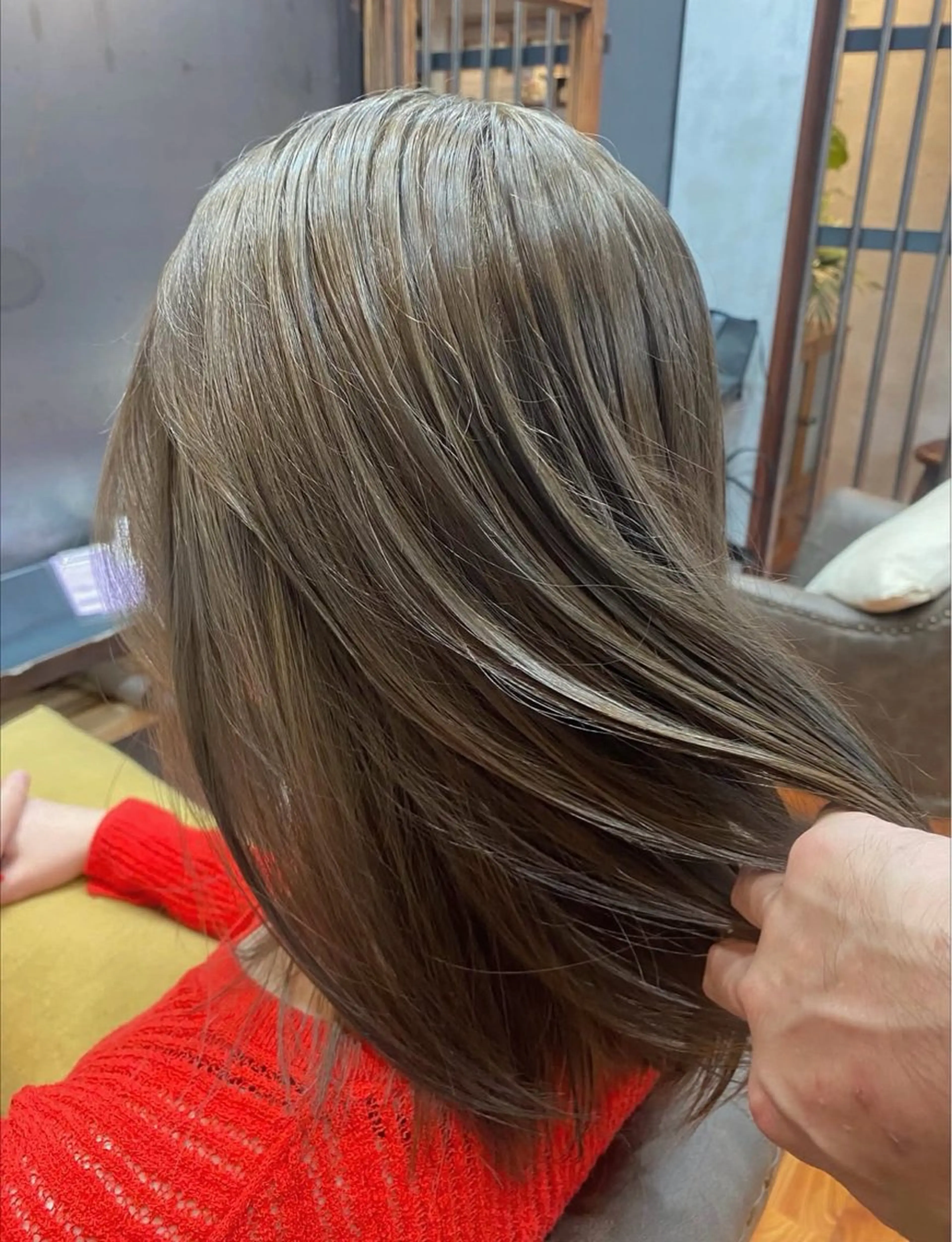 ミディアム カラー パーマ ヘアアレンジ グレージュ 烏山 達也のヘアスタイル